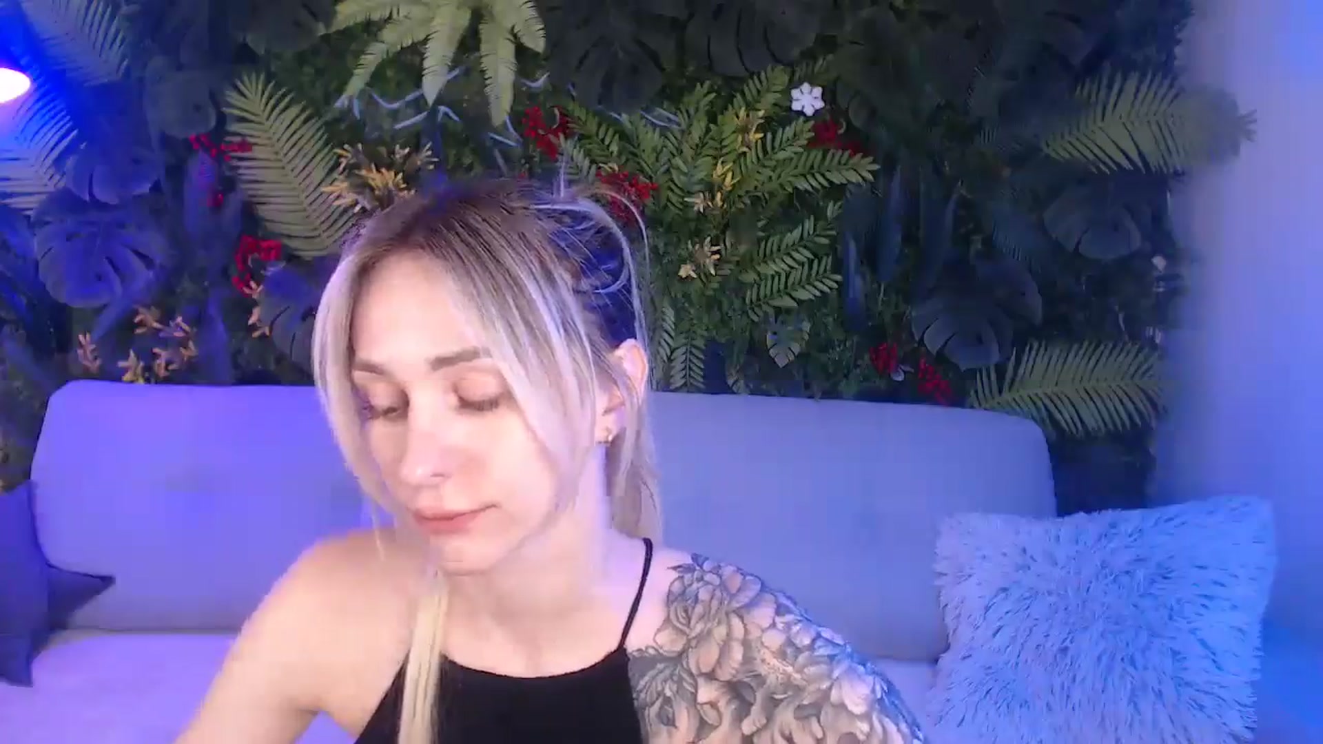 Gallery image thumbnail from Horny_Blond's myfreecams stream on, 06/21/2025, 08:20 image 2 of 20