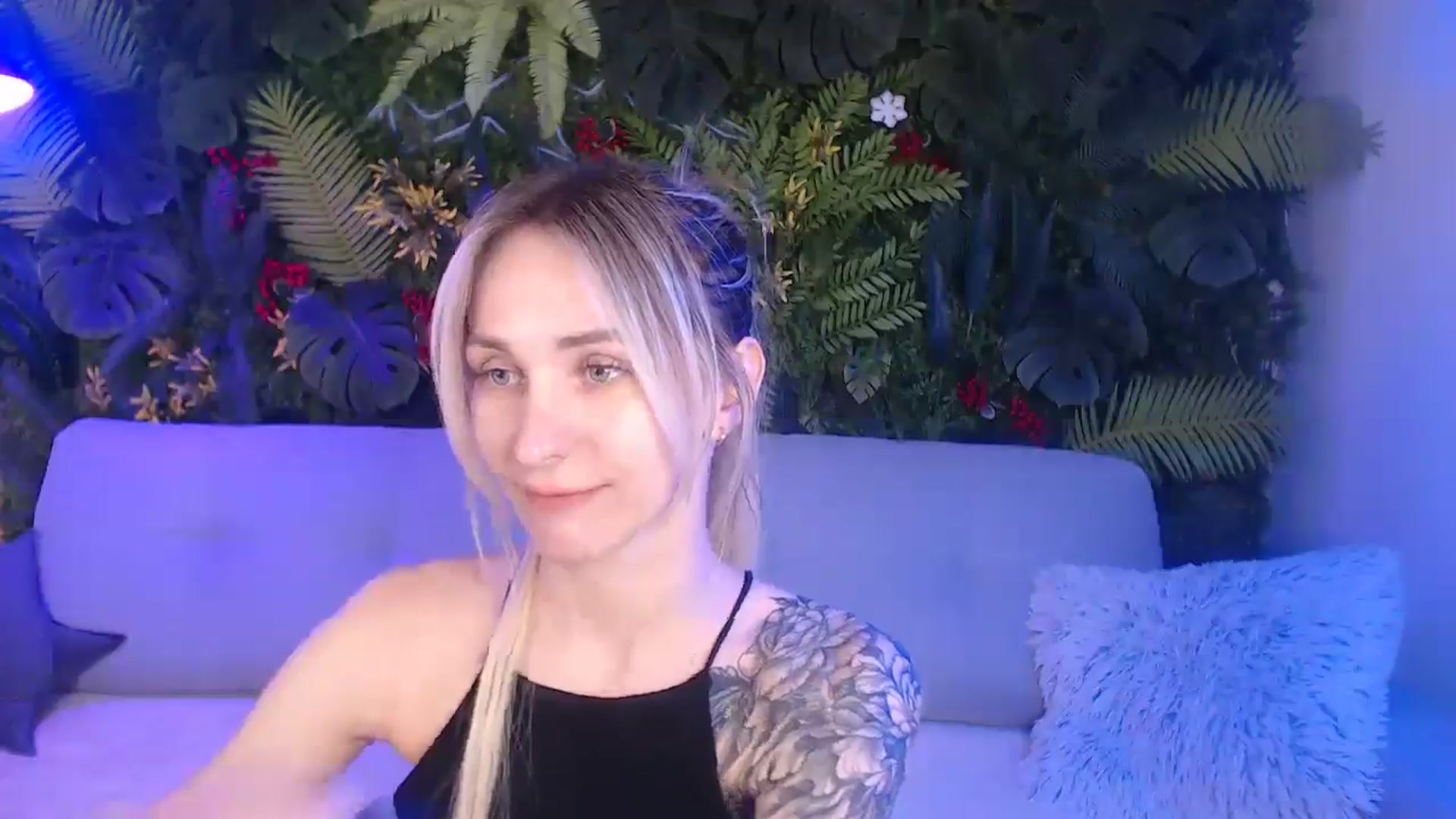 Gallery image thumbnail from Horny_Blond's myfreecams stream on, 06/21/2025, 08:20 image 3 of 20