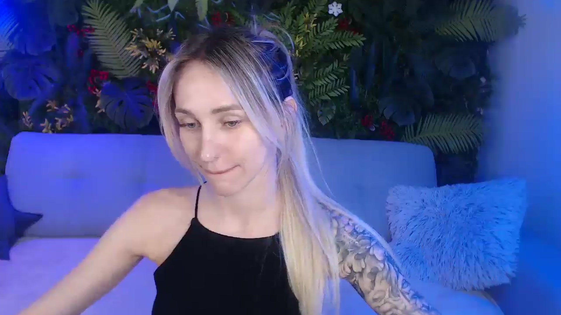 Gallery image thumbnail from Horny_Blond's myfreecams stream on, 06/21/2025, 08:20 image 10 of 20