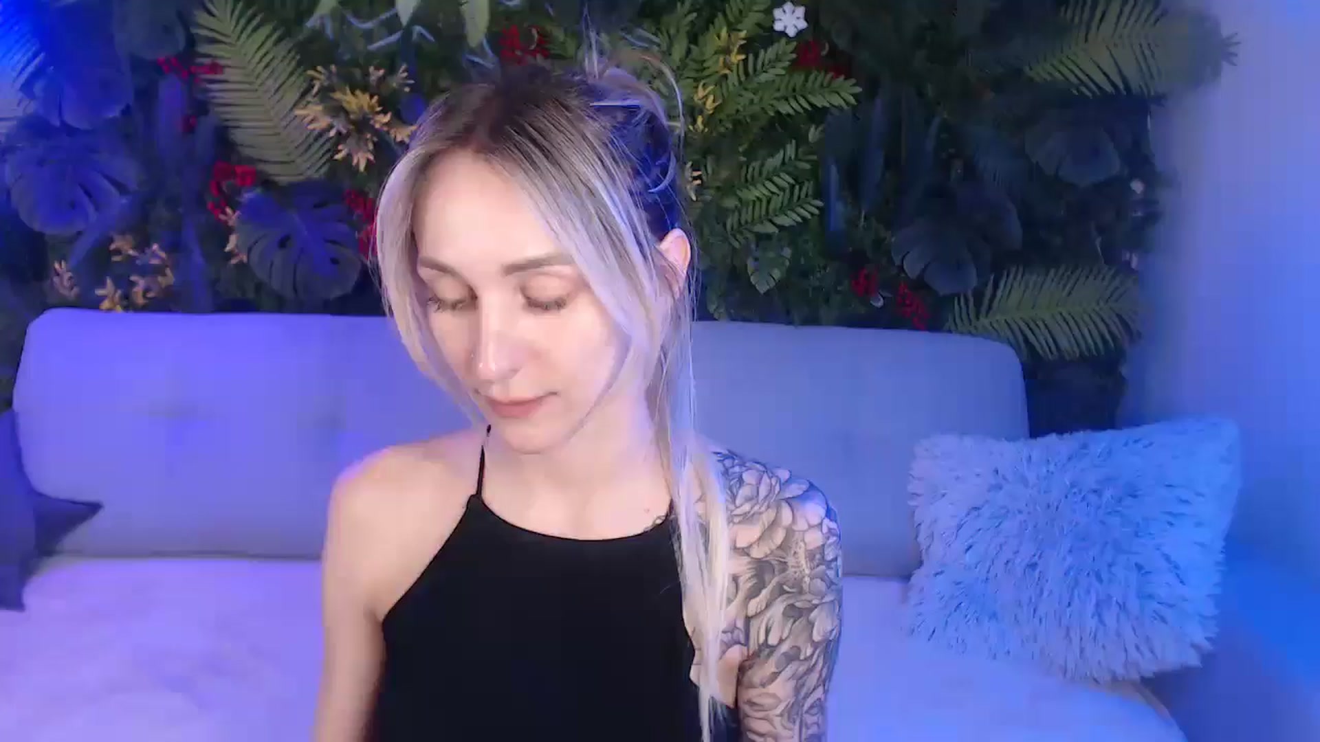Gallery image thumbnail from Horny_Blond's myfreecams stream on, 06/21/2025, 08:20 image 16 of 20