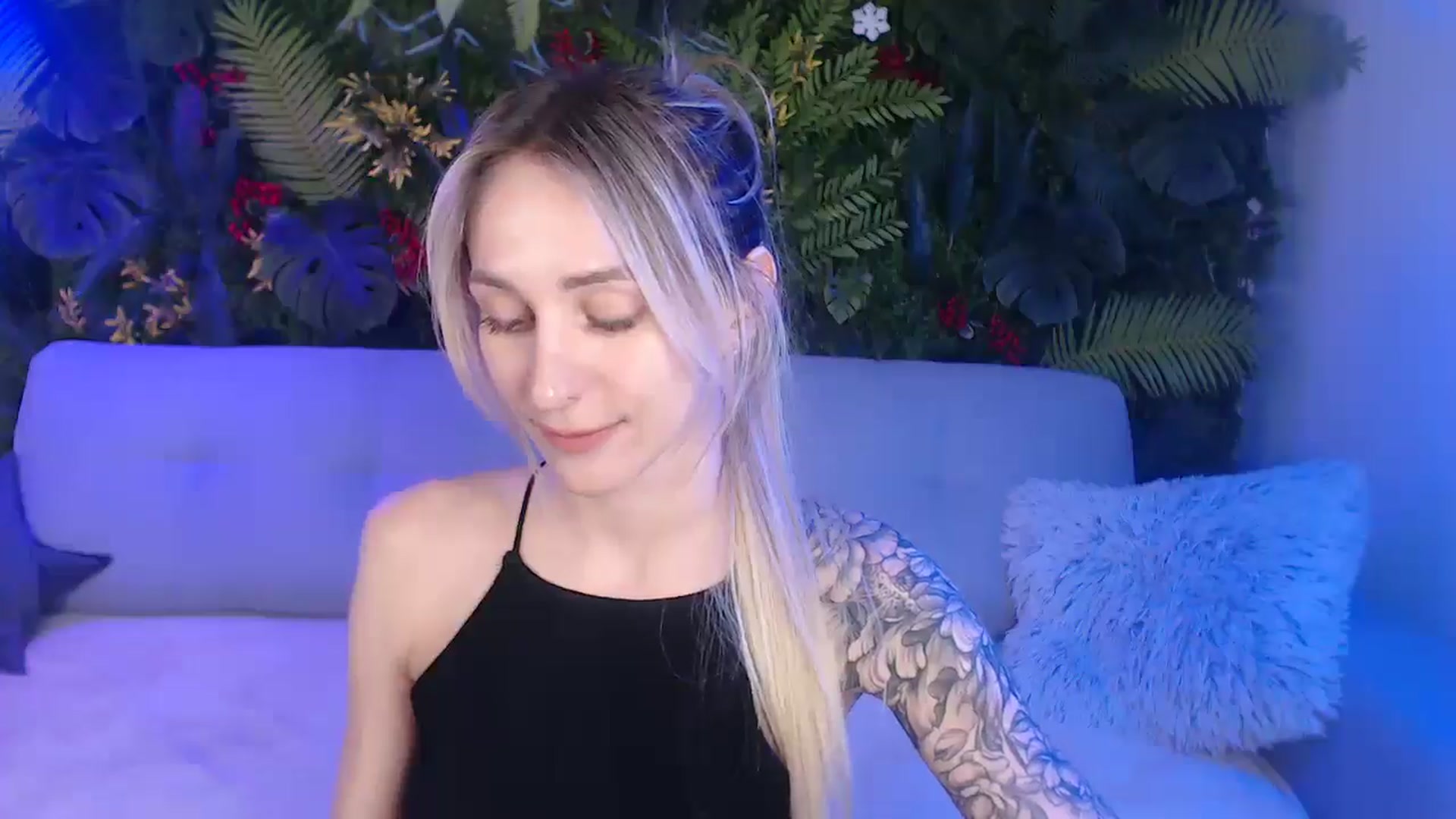 Gallery image thumbnail from Horny_Blond's myfreecams stream on, 06/21/2025, 08:20 image 12 of 20