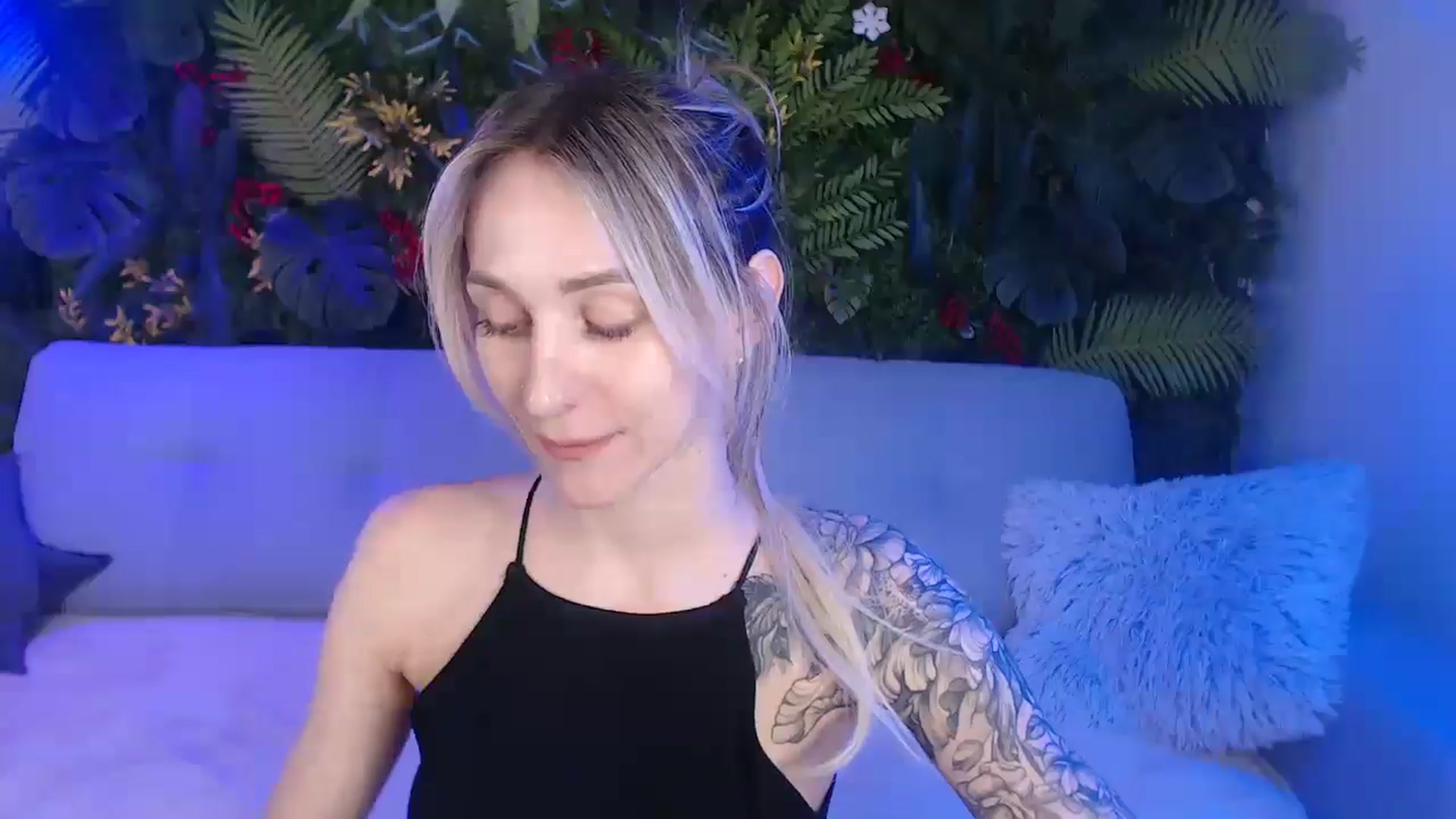 Gallery image thumbnail from Horny_Blond's myfreecams stream on, 06/21/2025, 08:20 image 13 of 20