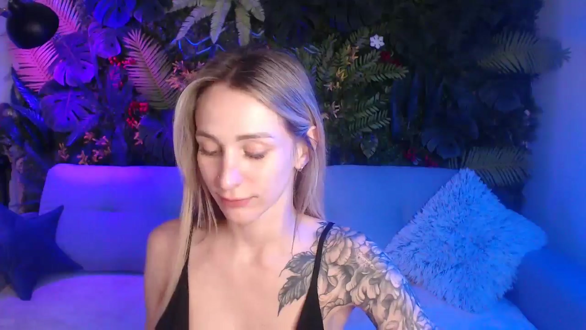 Gallery image thumbnail from Horny_Blond's myfreecams stream on, 06/22/2025, 09:53 image 8 of 20