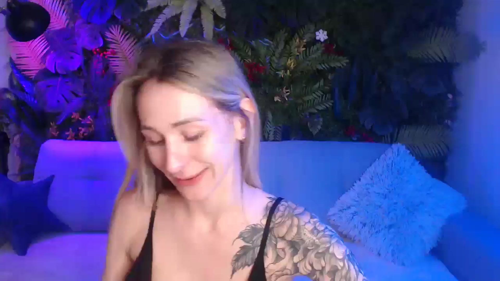 Gallery image thumbnail from Horny_Blond's myfreecams stream on, 06/22/2025, 09:53 image 6 of 20