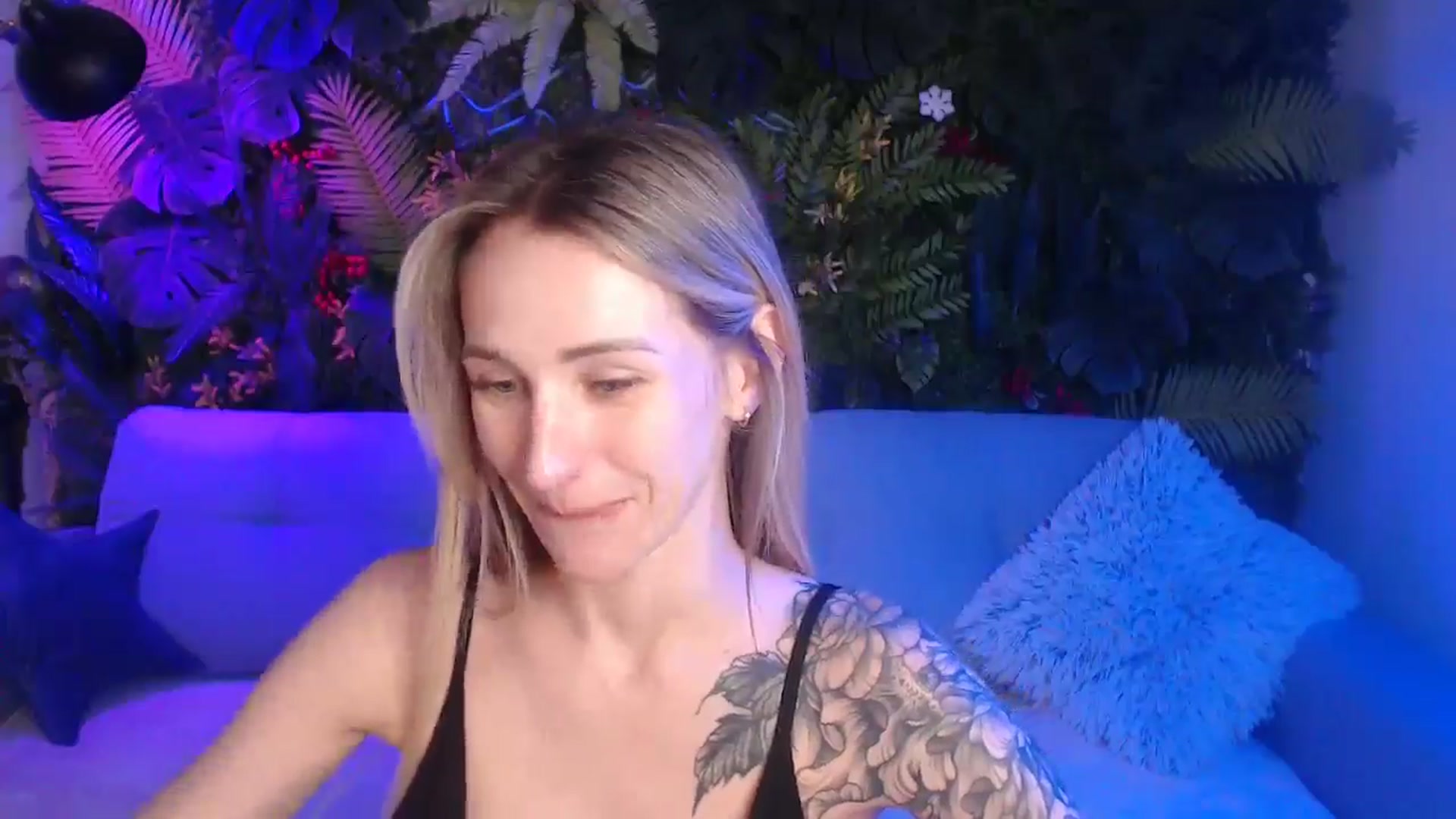 Gallery image thumbnail from Horny_Blond's myfreecams stream on, 06/22/2025, 09:53 image 7 of 20