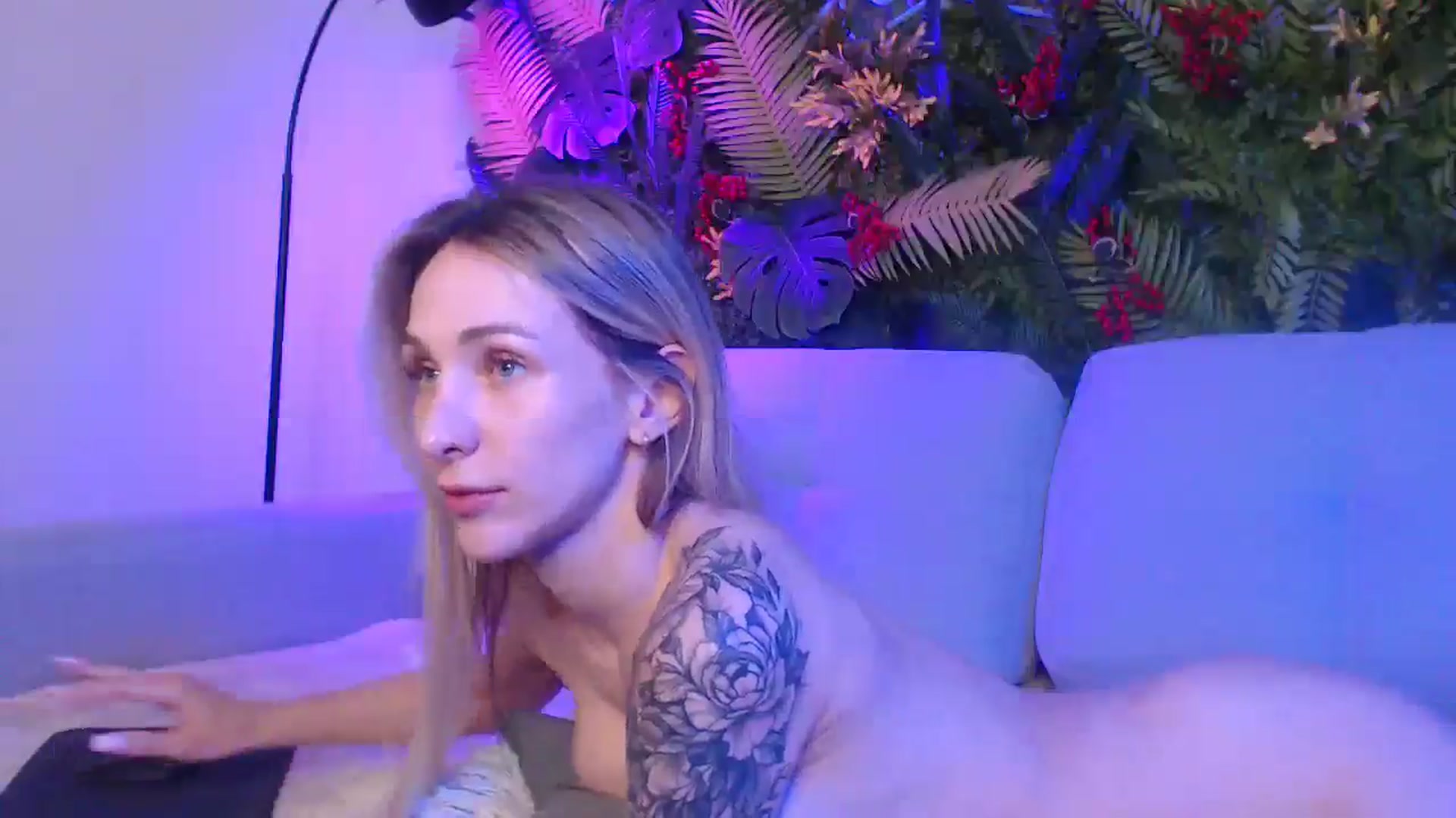 Gallery image thumbnail from Horny_Blond's myfreecams stream on, 06/22/2025, 10:17 image 6 of 20