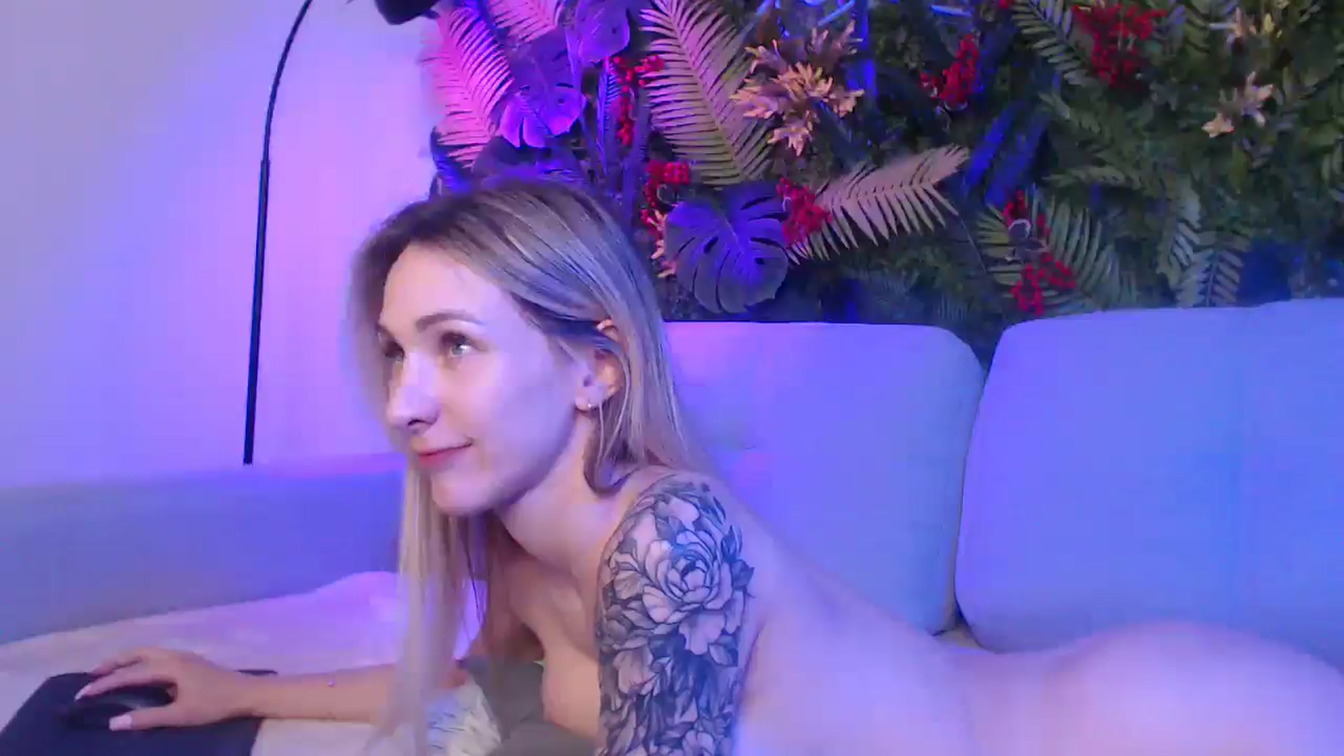 Gallery image thumbnail from Horny_Blond's myfreecams stream on, 06/22/2025, 10:17 image 7 of 20