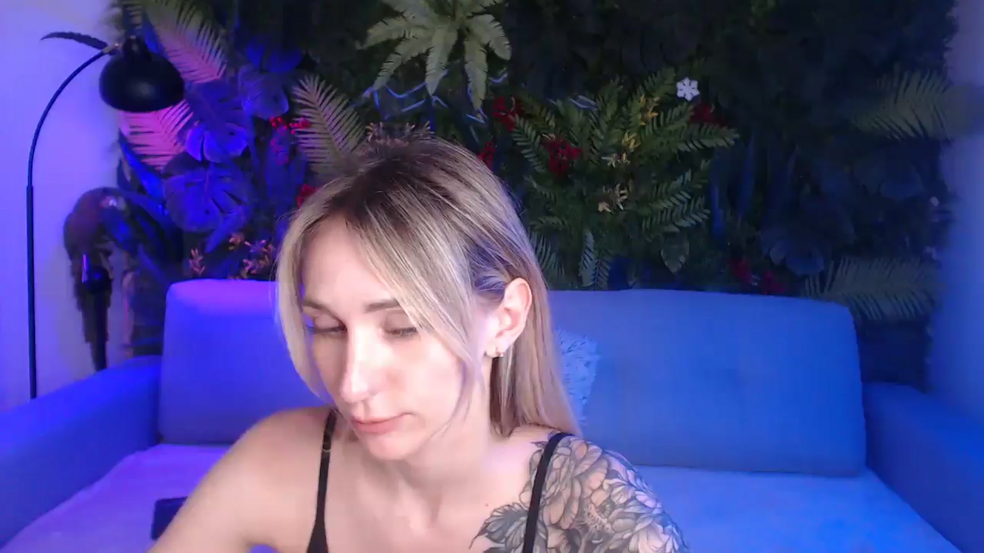 Gallery image thumbnail from Horny_Blond's myfreecams stream on, 06/24/2025, 10:27 image 19 of 20