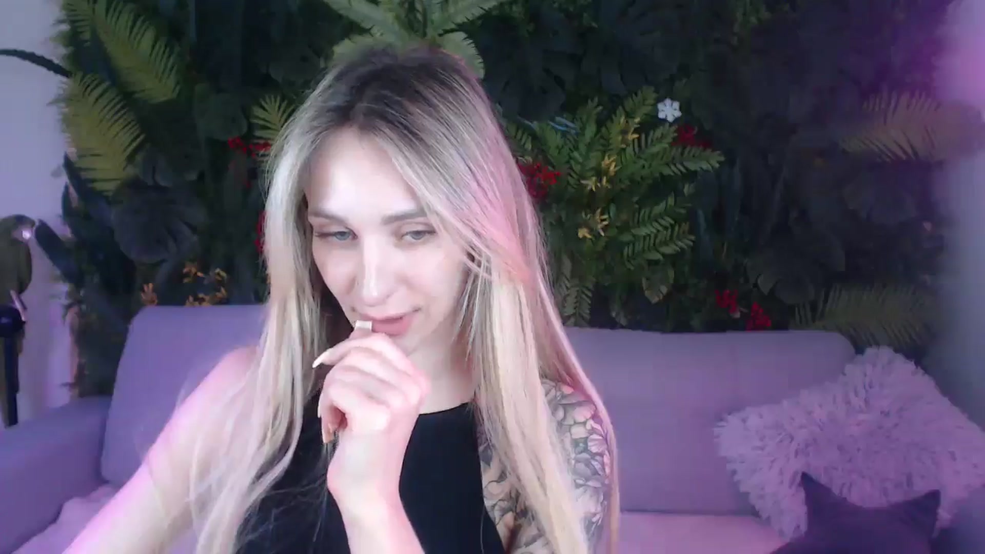 Gallery image thumbnail from Horny_Blond's myfreecams stream on, 07/01/2025, 08:20 image 10 of 20