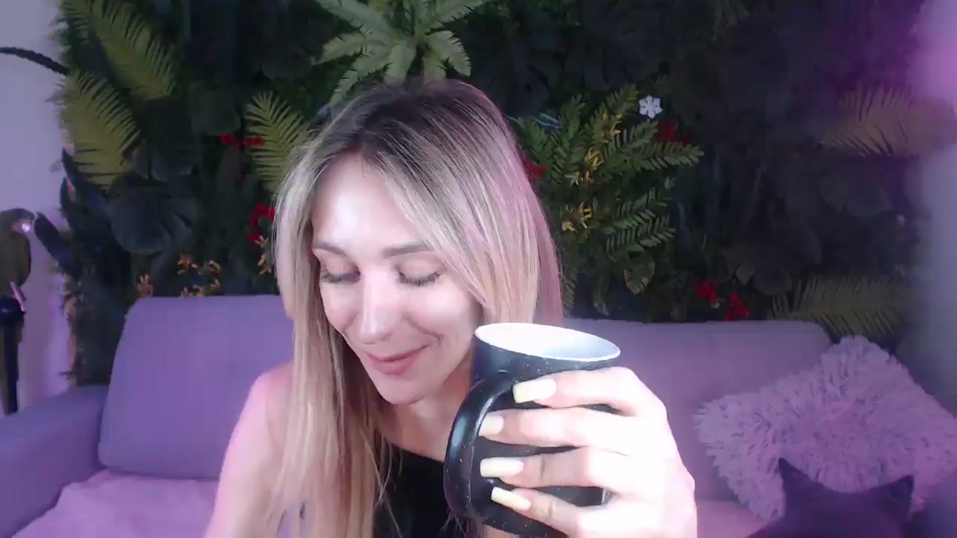 Gallery image thumbnail from Horny_Blond's myfreecams stream on, 07/01/2025, 08:20 image 12 of 20
