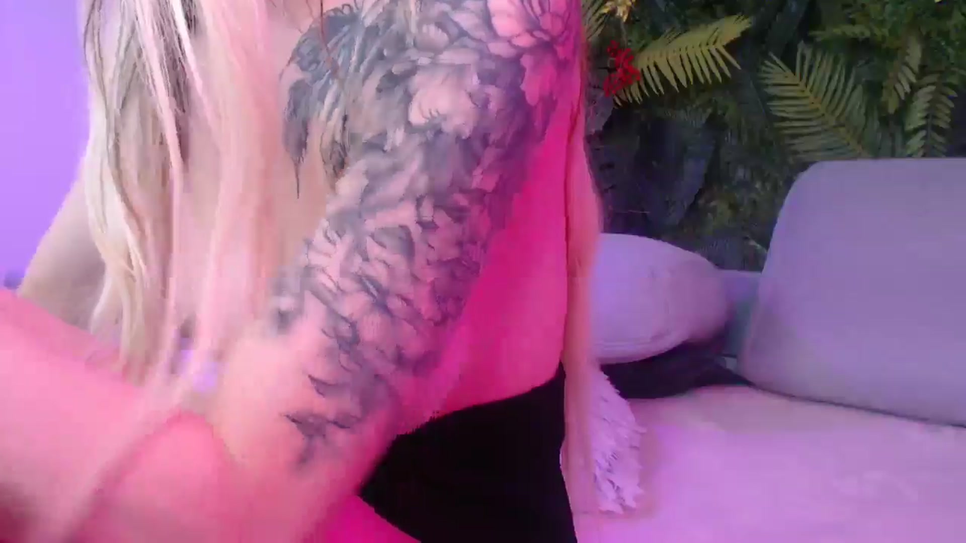 Gallery image thumbnail from Horny_Blond's myfreecams stream on, 07/05/2025, 11:24 image 11 of 20
