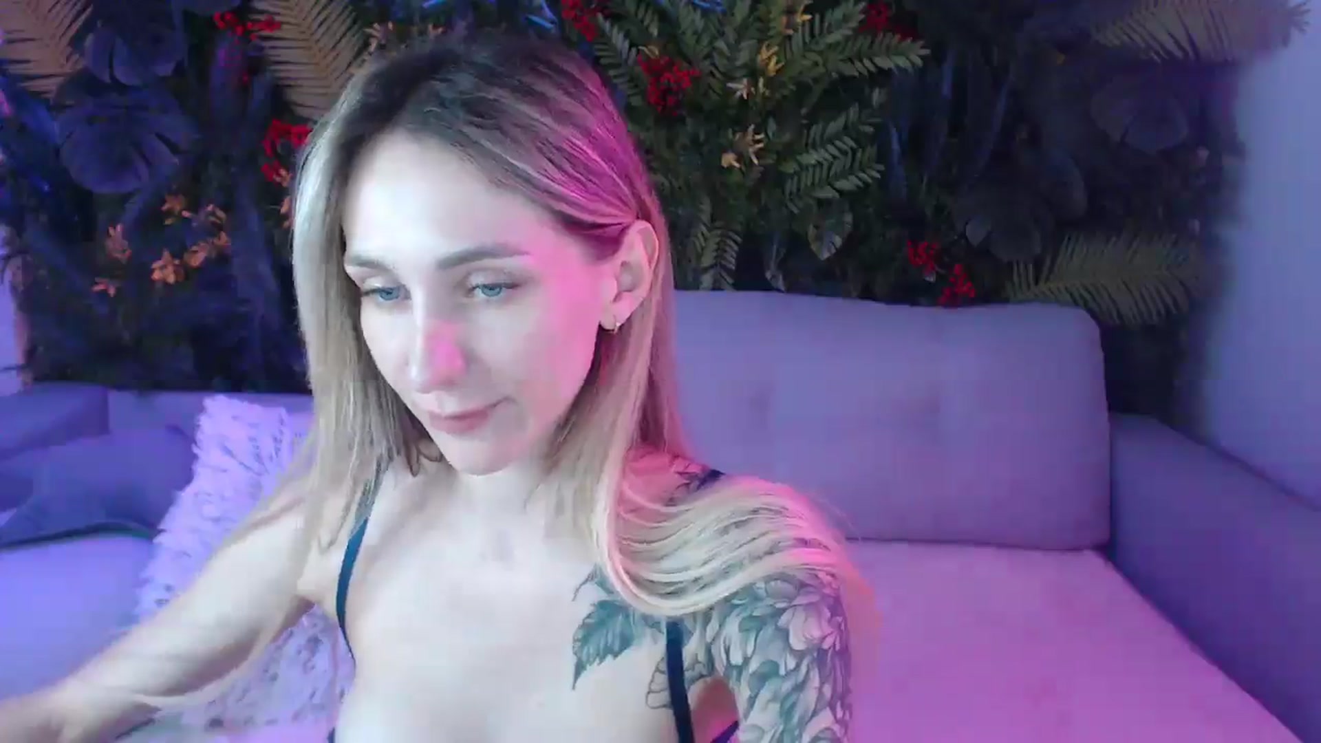 Gallery image thumbnail from Horny_Blond's myfreecams stream on, 07/06/2025, 13:05 image 7 of 20