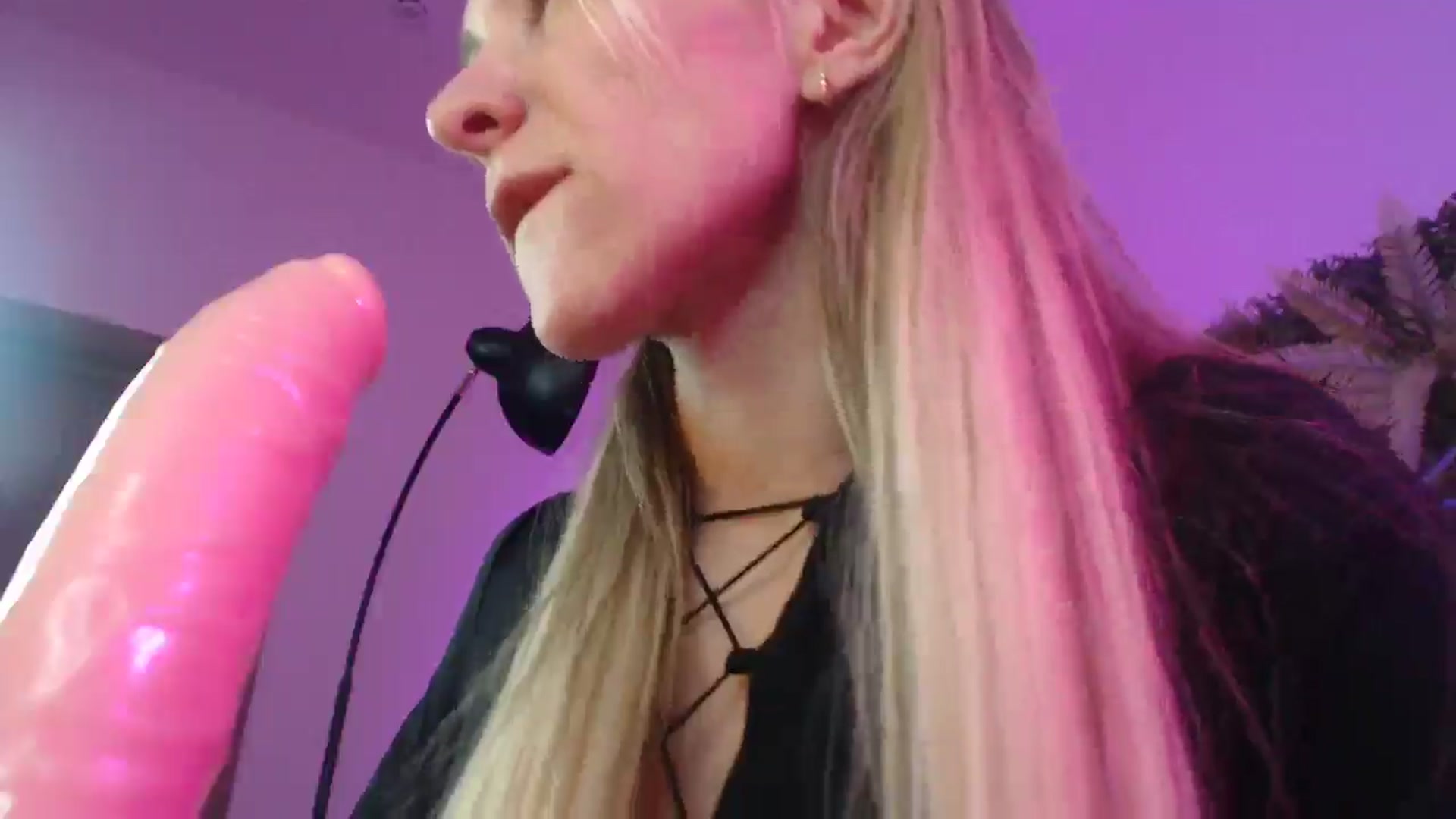 Gallery image thumbnail from Horny_Blond's myfreecams stream on, 07/08/2025, 13:49 image 17 of 20