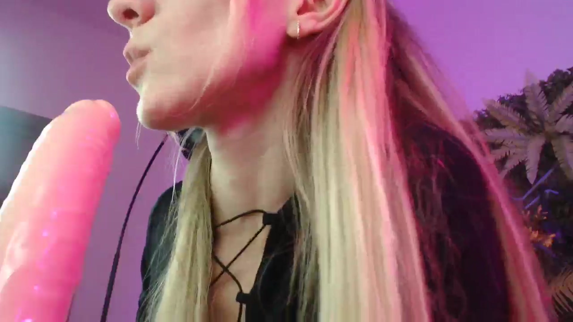 Gallery image thumbnail from Horny_Blond's myfreecams stream on, 07/08/2025, 13:49 image 11 of 20