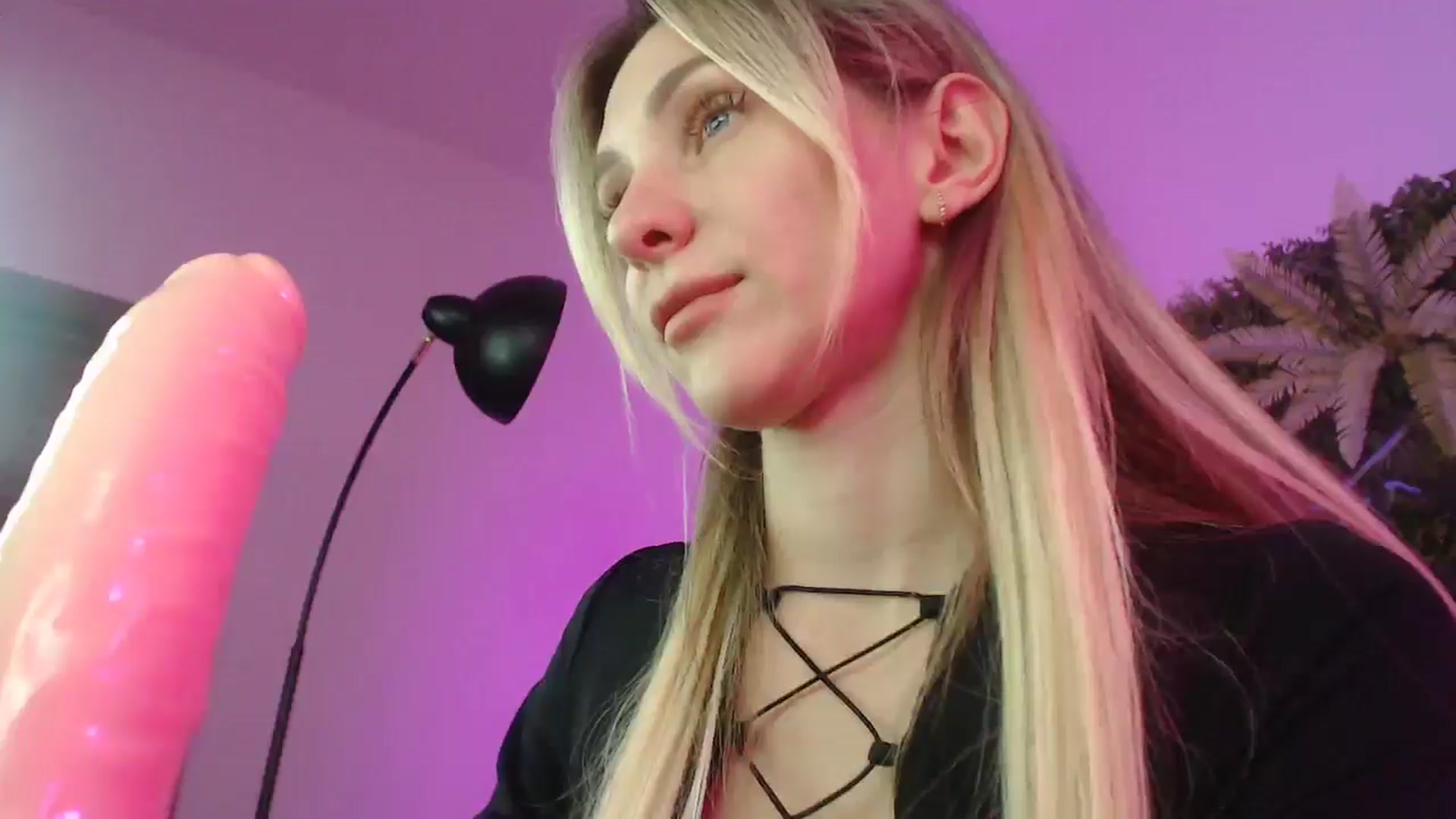 Gallery image thumbnail from Horny_Blond's myfreecams stream on, 07/08/2025, 13:49 image 10 of 20