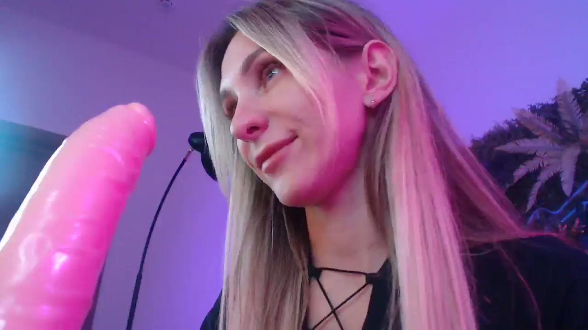 Gallery image thumbnail from Horny_Blond's myfreecams stream on, 07/08/2025, 13:49 image 16 of 20