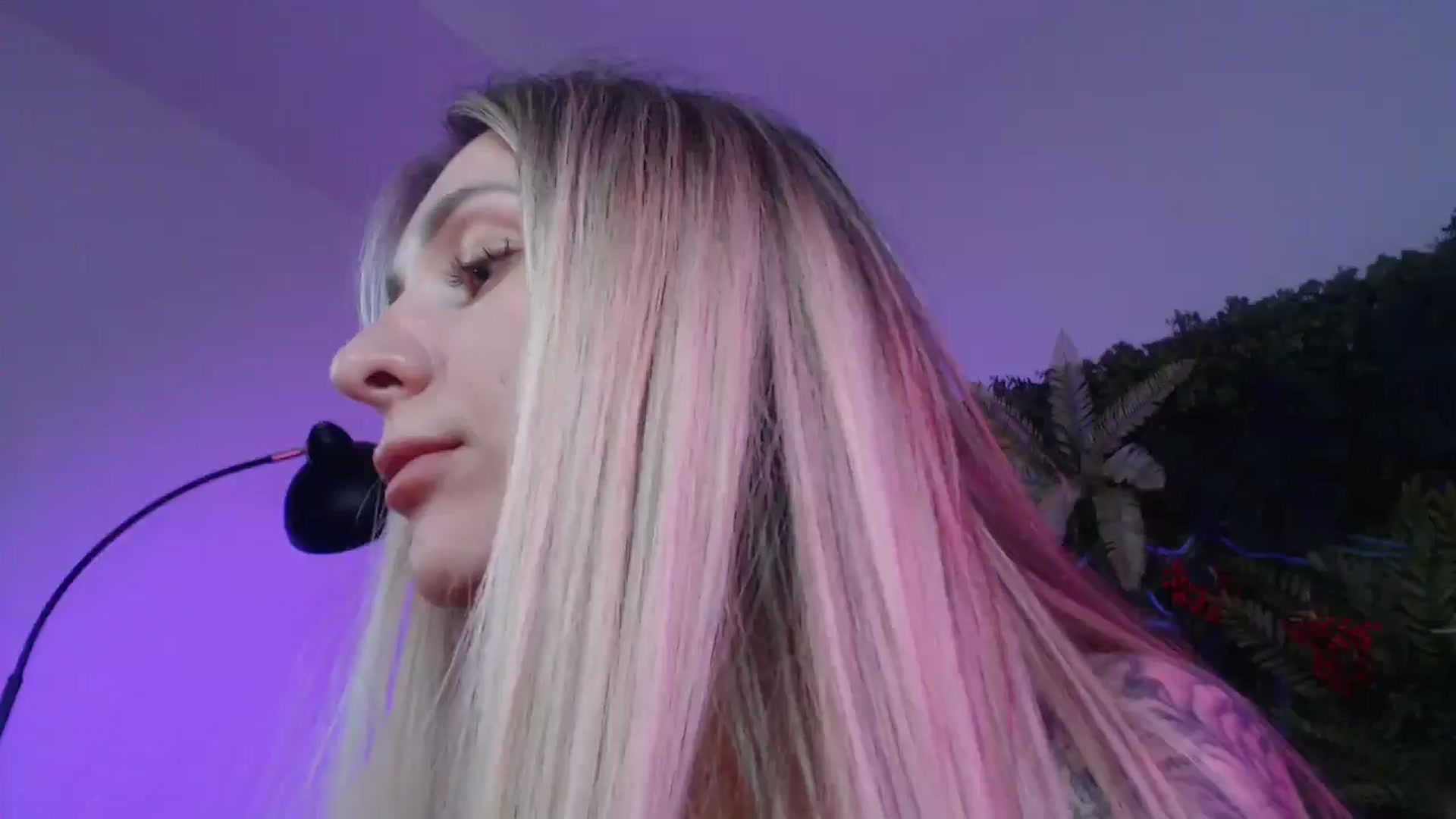 Gallery image thumbnail from Horny_Blond's myfreecams stream on, 07/12/2025, 13:00 image 7 of 20