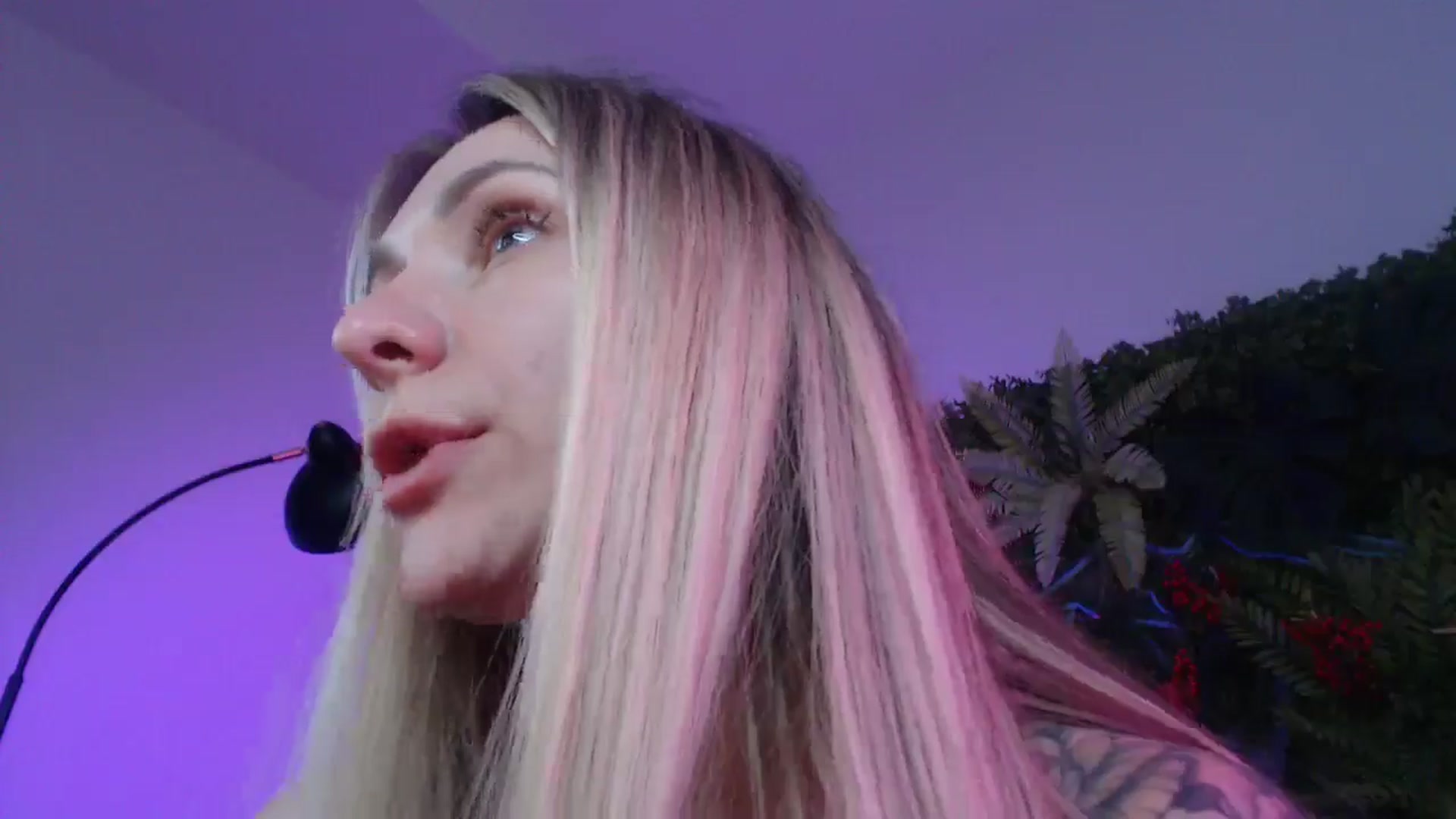 Gallery image thumbnail from Horny_Blond's myfreecams stream on, 07/12/2025, 13:00 image 10 of 20
