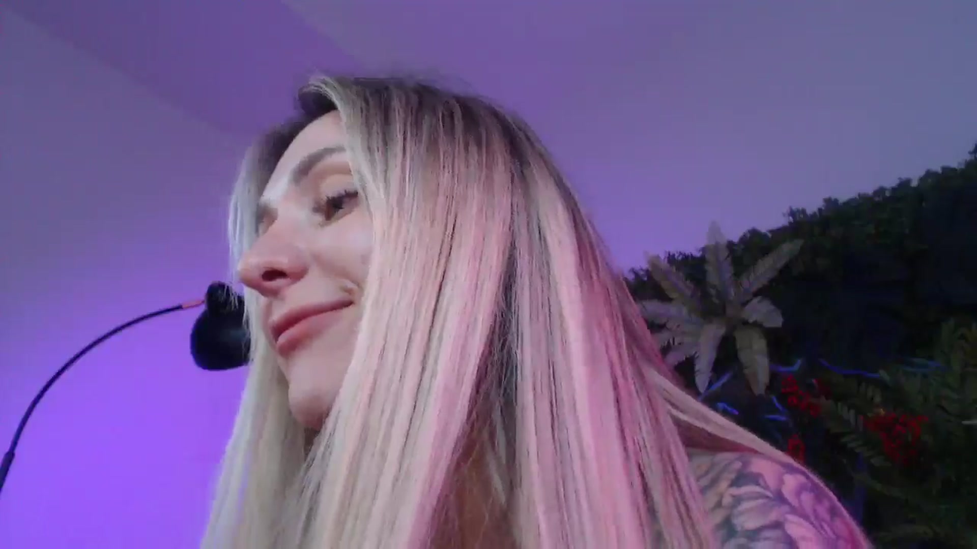 Gallery image thumbnail from Horny_Blond's myfreecams stream on, 07/12/2025, 13:00 image 3 of 20