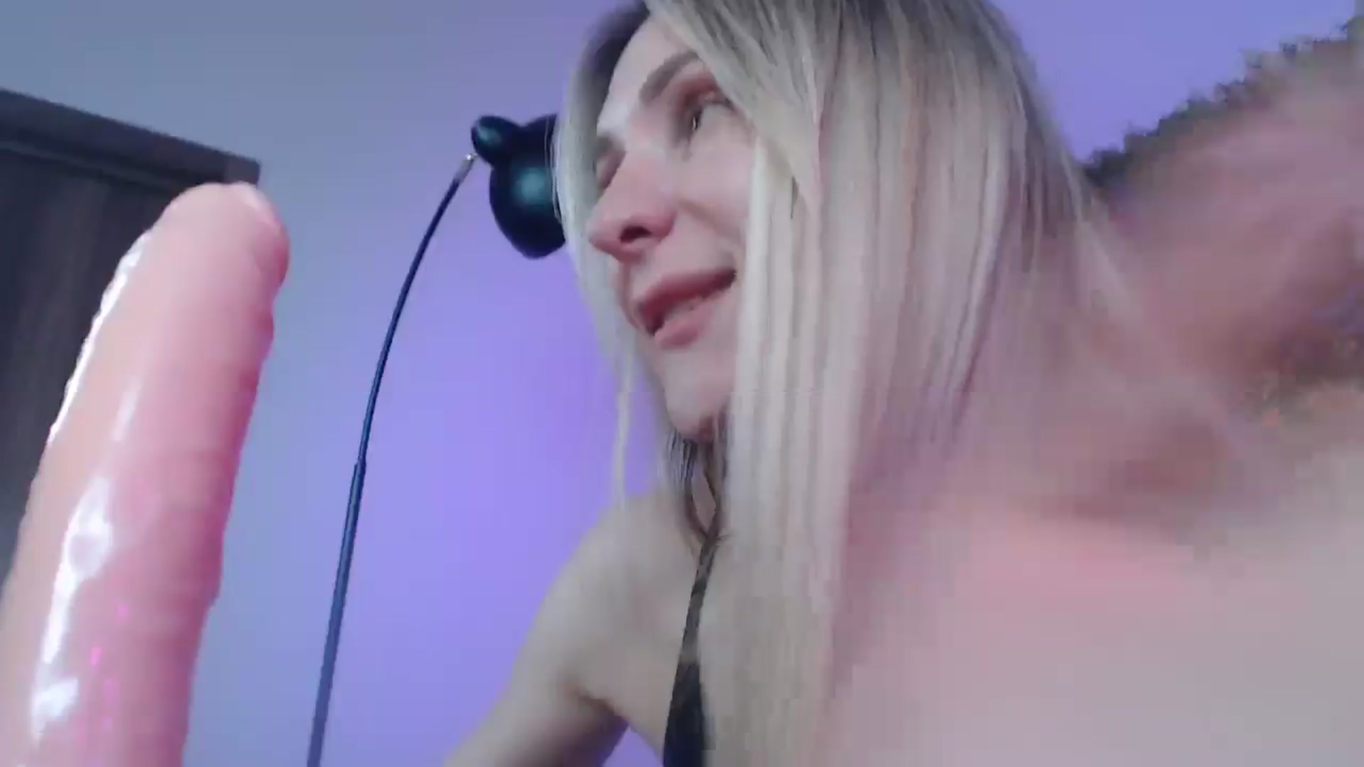 Gallery image thumbnail from Horny_Blond's myfreecams stream on, 07/15/2025, 10:56 image 7 of 20