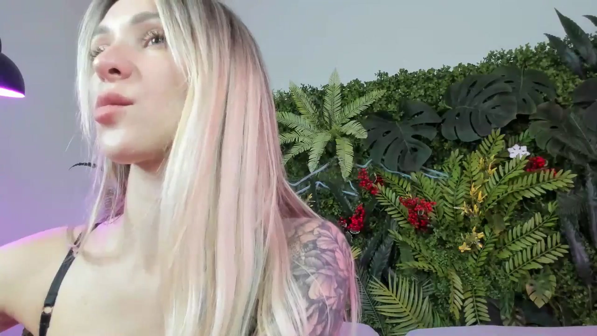 Gallery image thumbnail from Horny_Blond's myfreecams stream on, 08/03/2025, 08:54 image 12 of 20