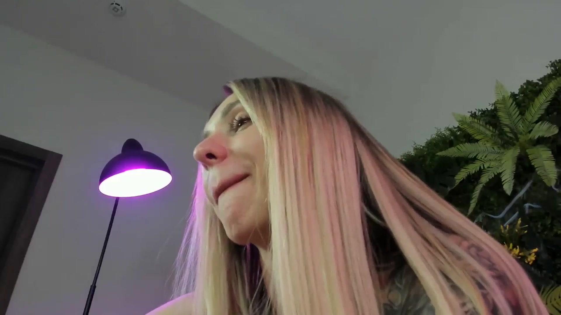Gallery image thumbnail from Horny_Blond's myfreecams stream on, 08/03/2025, 13:13 image 16 of 20