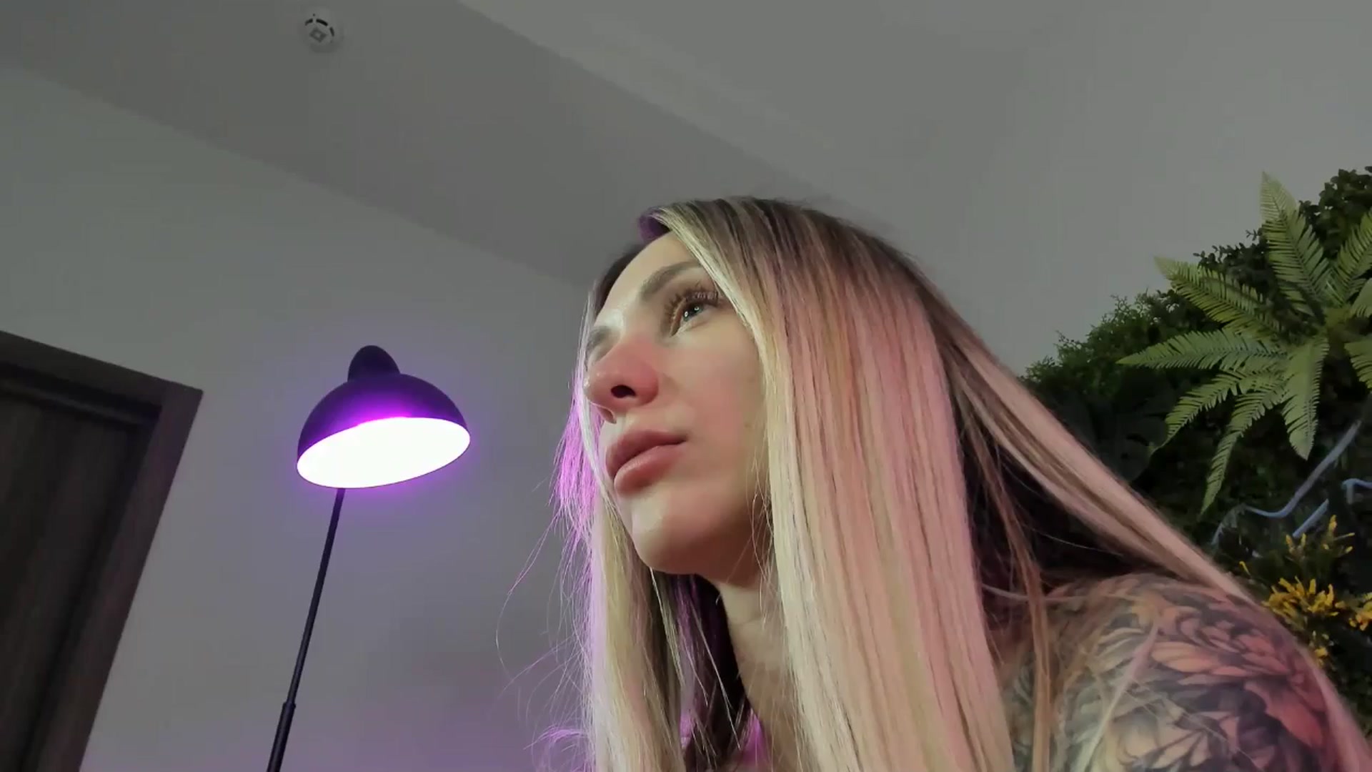 Gallery image thumbnail from Horny_Blond's myfreecams stream on, 08/03/2025, 13:13 image 12 of 20