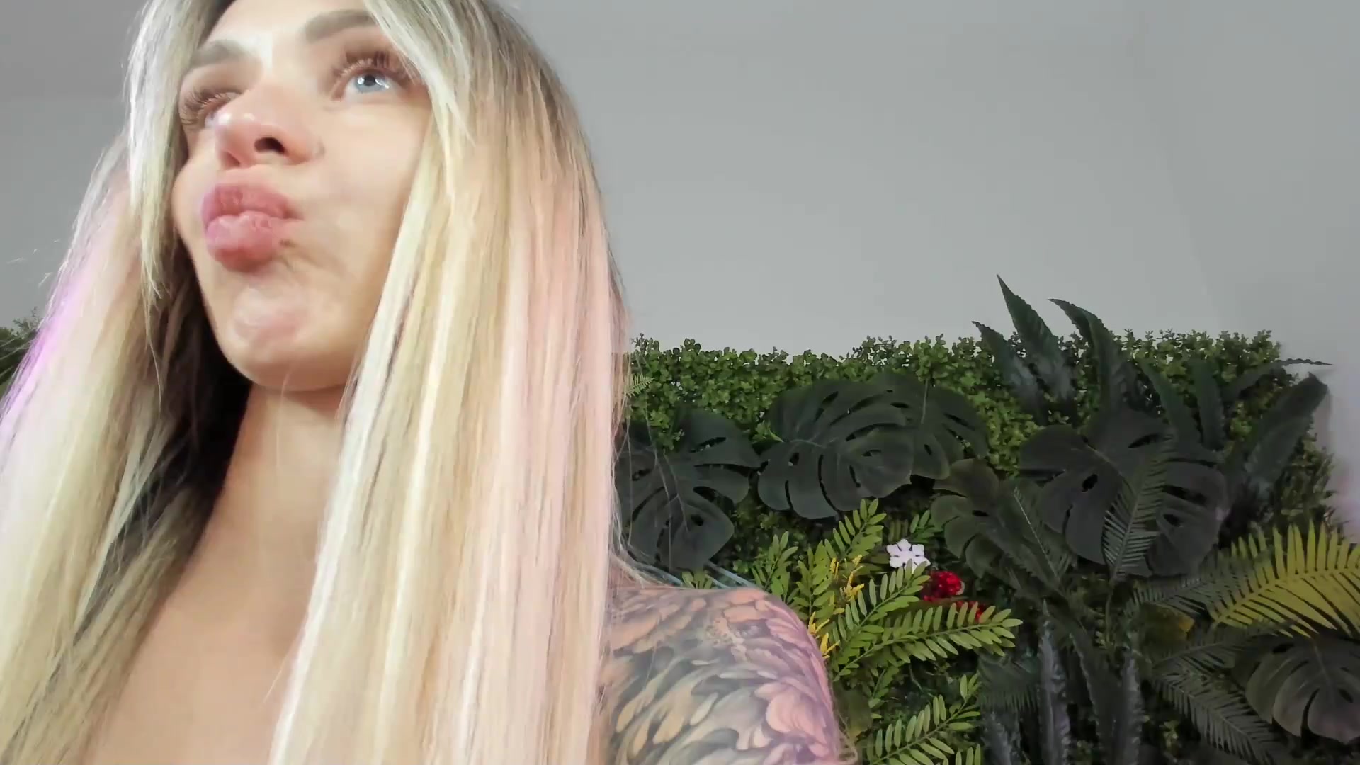 Gallery image thumbnail from Horny_Blond's myfreecams stream on, 08/04/2025, 09:14 image 7 of 20