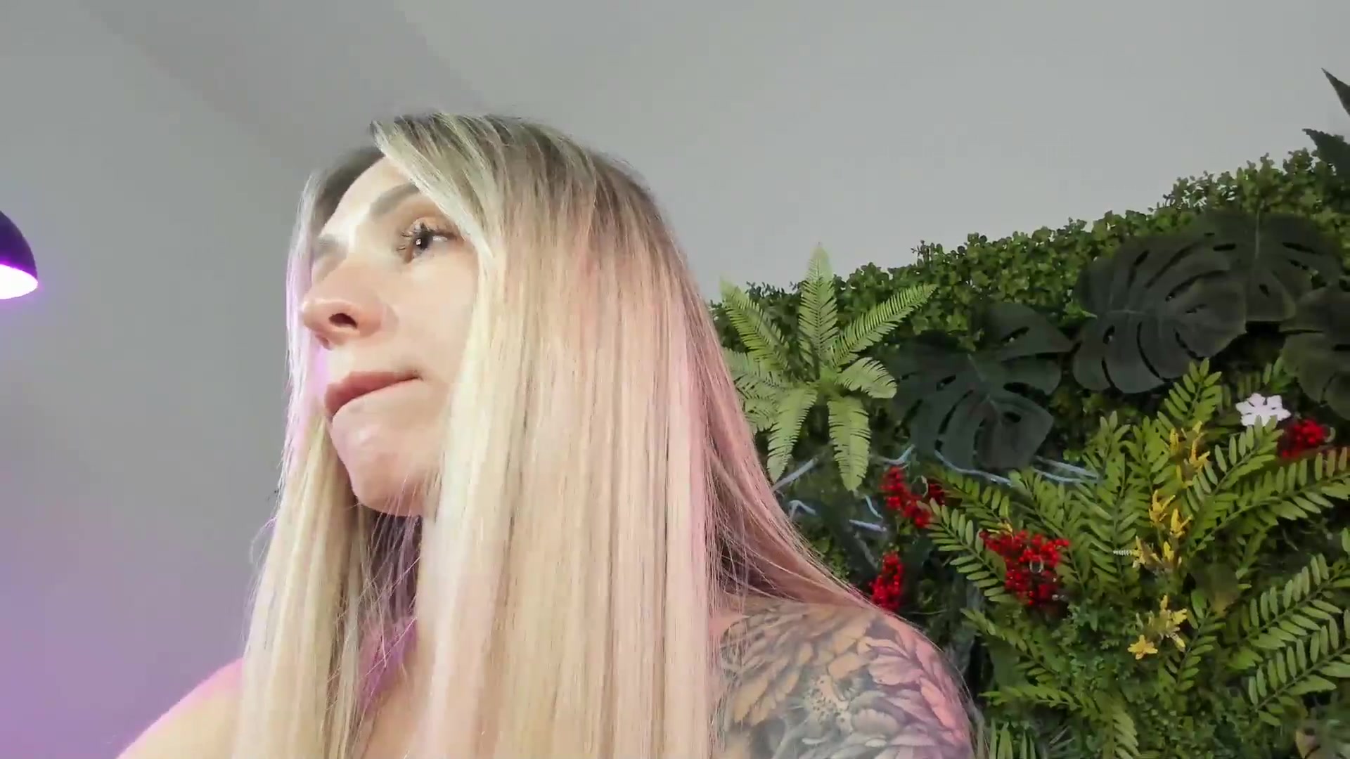 Gallery image thumbnail from Horny_Blond's myfreecams stream on, 08/04/2025, 09:14 image 16 of 20