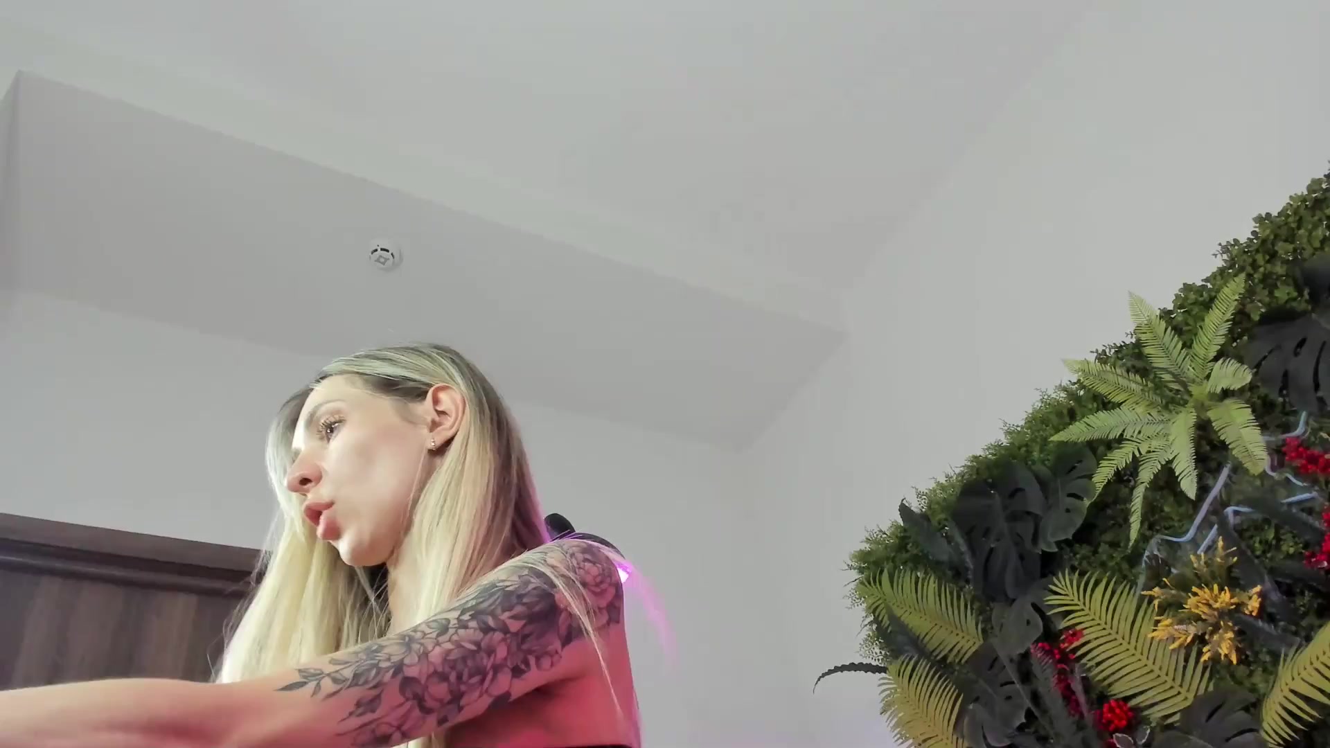 Gallery image thumbnail from Horny_Blond's myfreecams stream on, 08/04/2025, 09:50 image 17 of 20