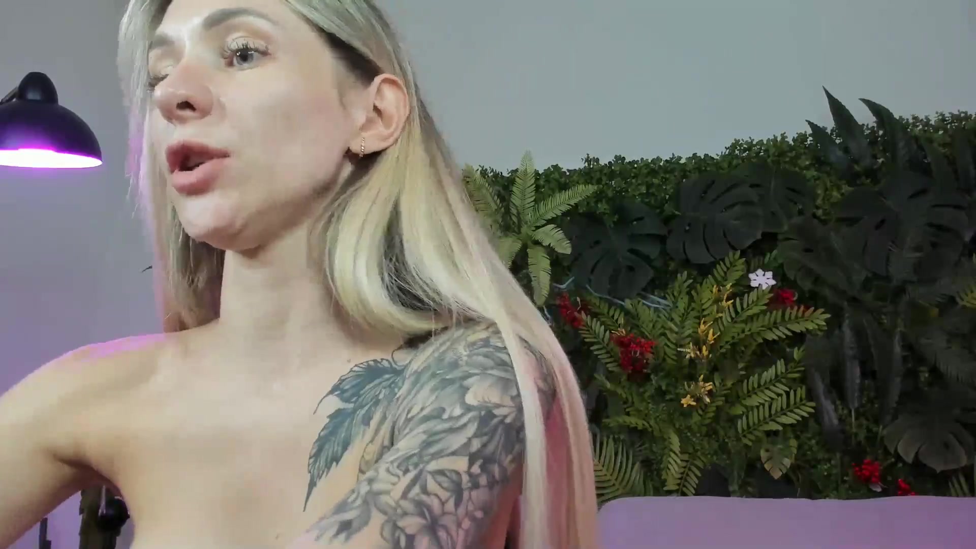 Gallery image thumbnail from Horny_Blond's myfreecams stream on, 08/04/2025, 09:50 image 3 of 20
