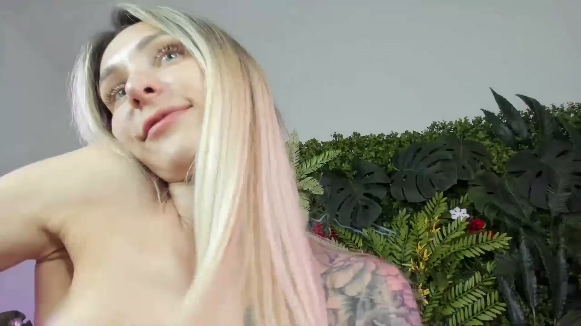 Gallery image thumbnail from Horny_Blond's myfreecams stream on, 08/04/2025, 11:44 image 5 of 20