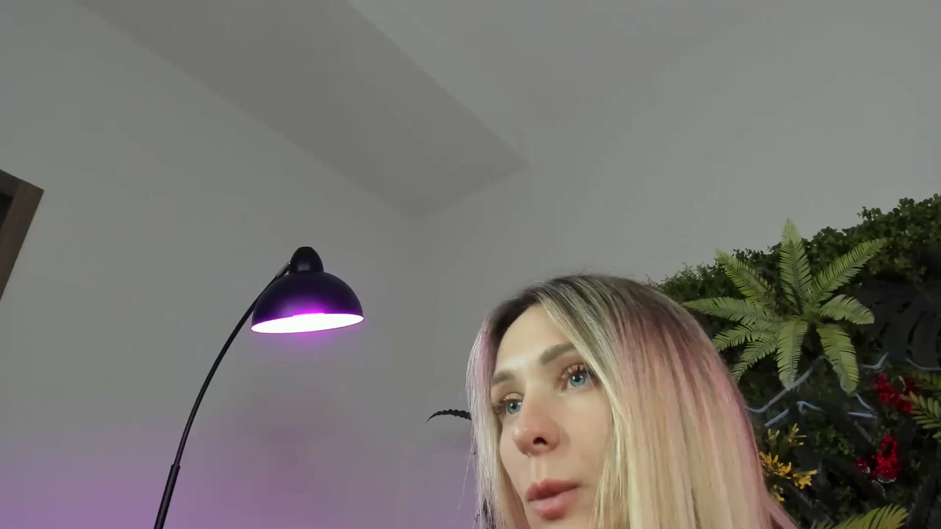 Gallery image thumbnail from Horny_Blond's myfreecams stream on, 08/04/2025, 12:10 image 16 of 20