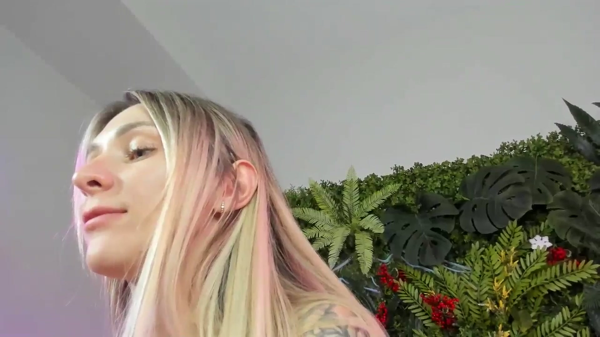 Gallery image thumbnail from Horny_Blond's myfreecams stream on, 08/05/2025, 11:44 image 19 of 20