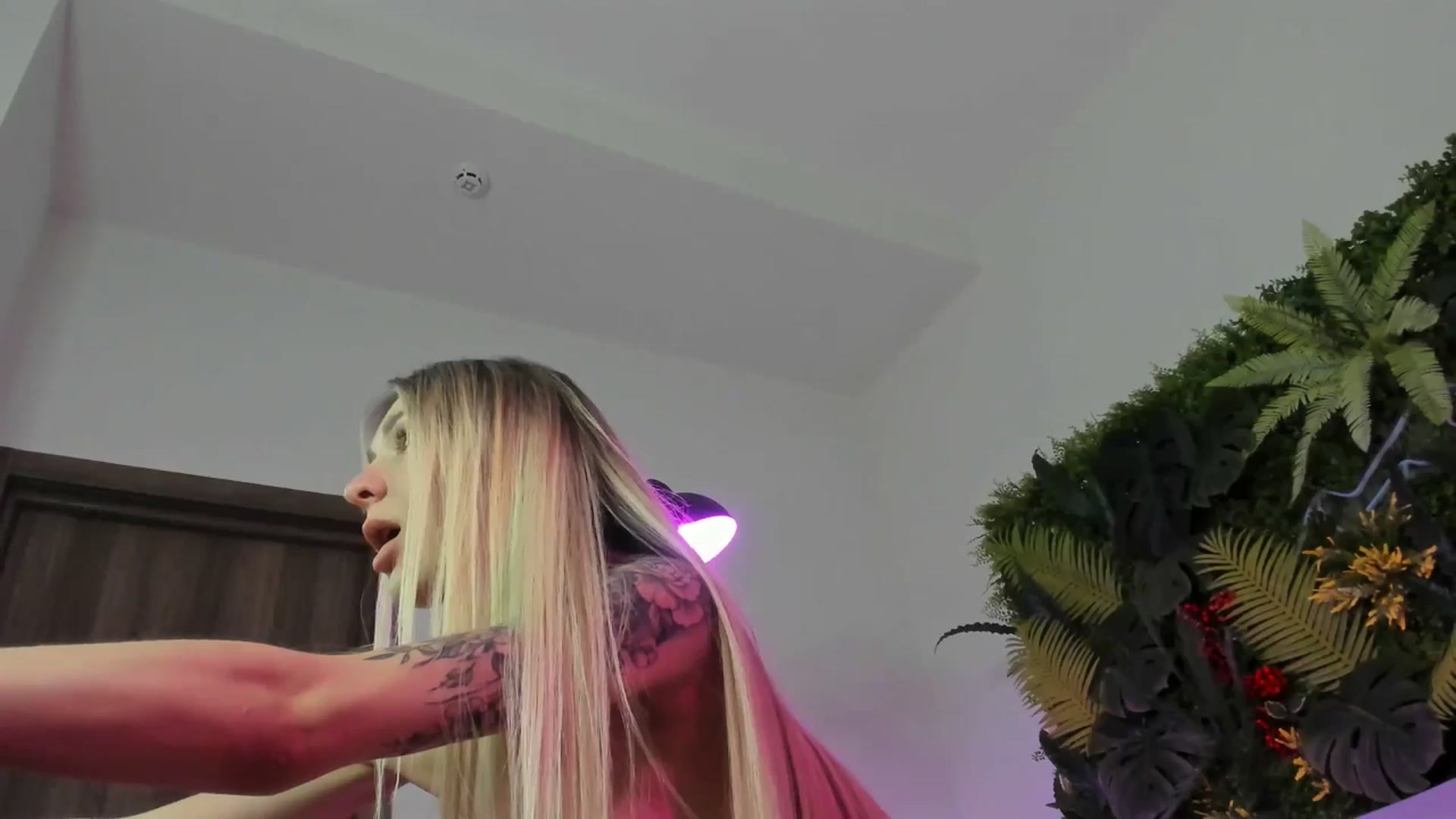 Gallery image thumbnail from Horny_Blond's myfreecams stream on, 08/10/2025, 10:54 image 11 of 20