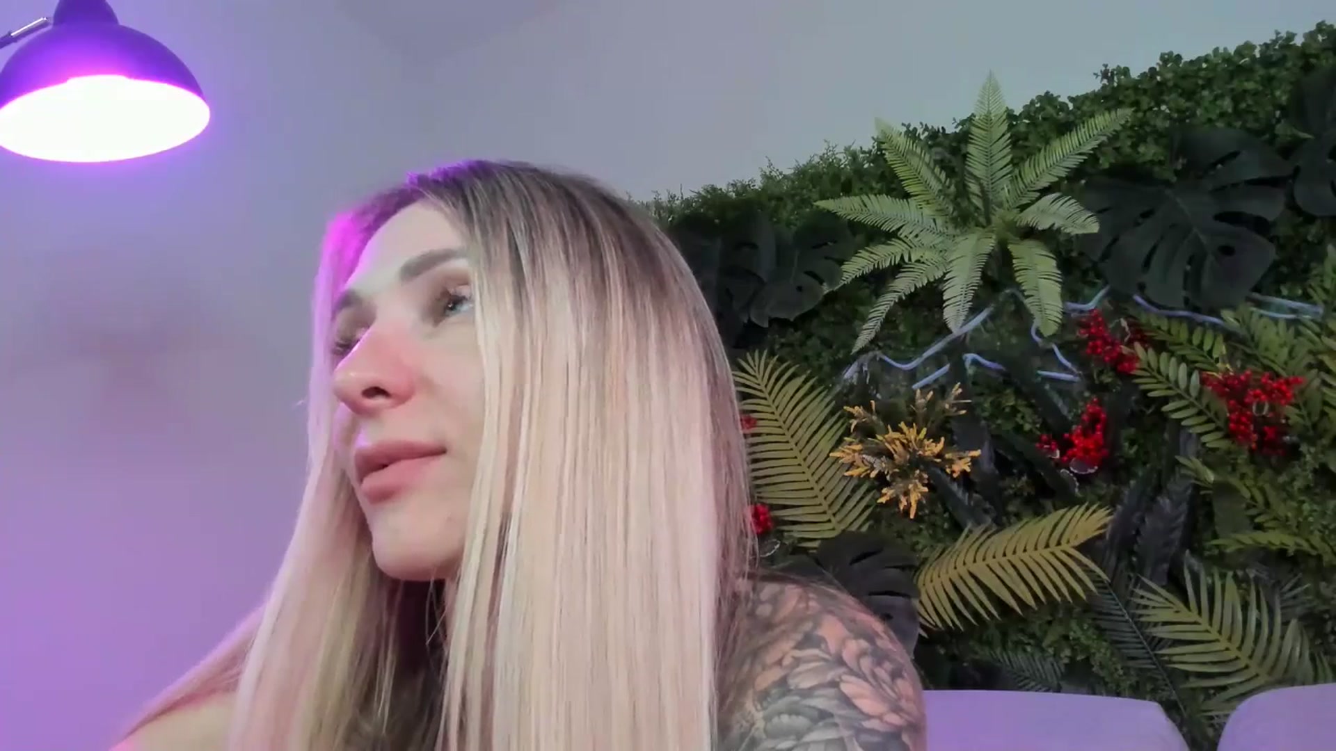 Gallery image thumbnail from Horny_Blond's myfreecams stream on, 08/10/2025, 12:48 image 10 of 20