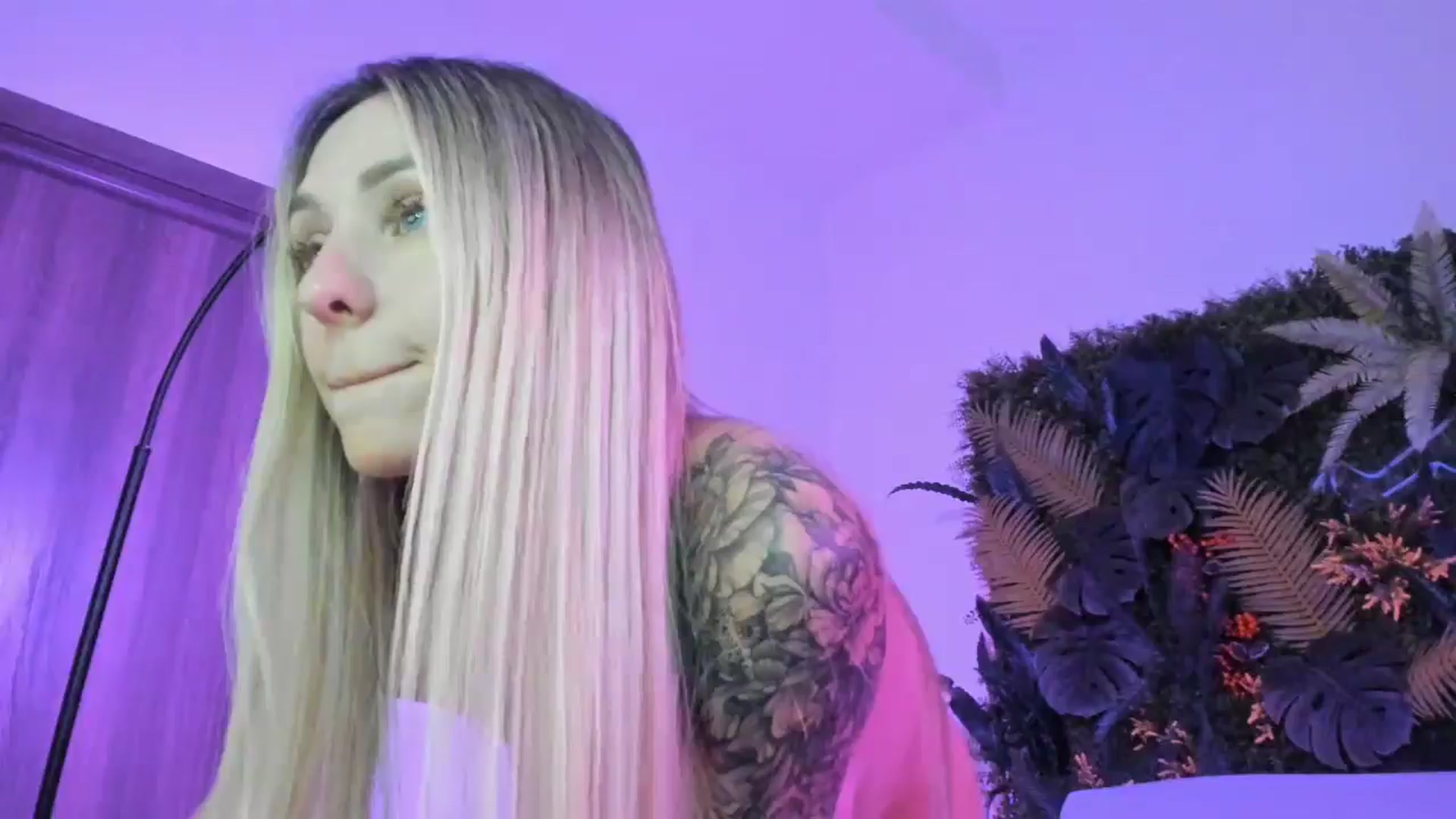 Gallery image thumbnail from Horny_Blond's myfreecams stream on, 08/12/2025, 12:35 image 9 of 20