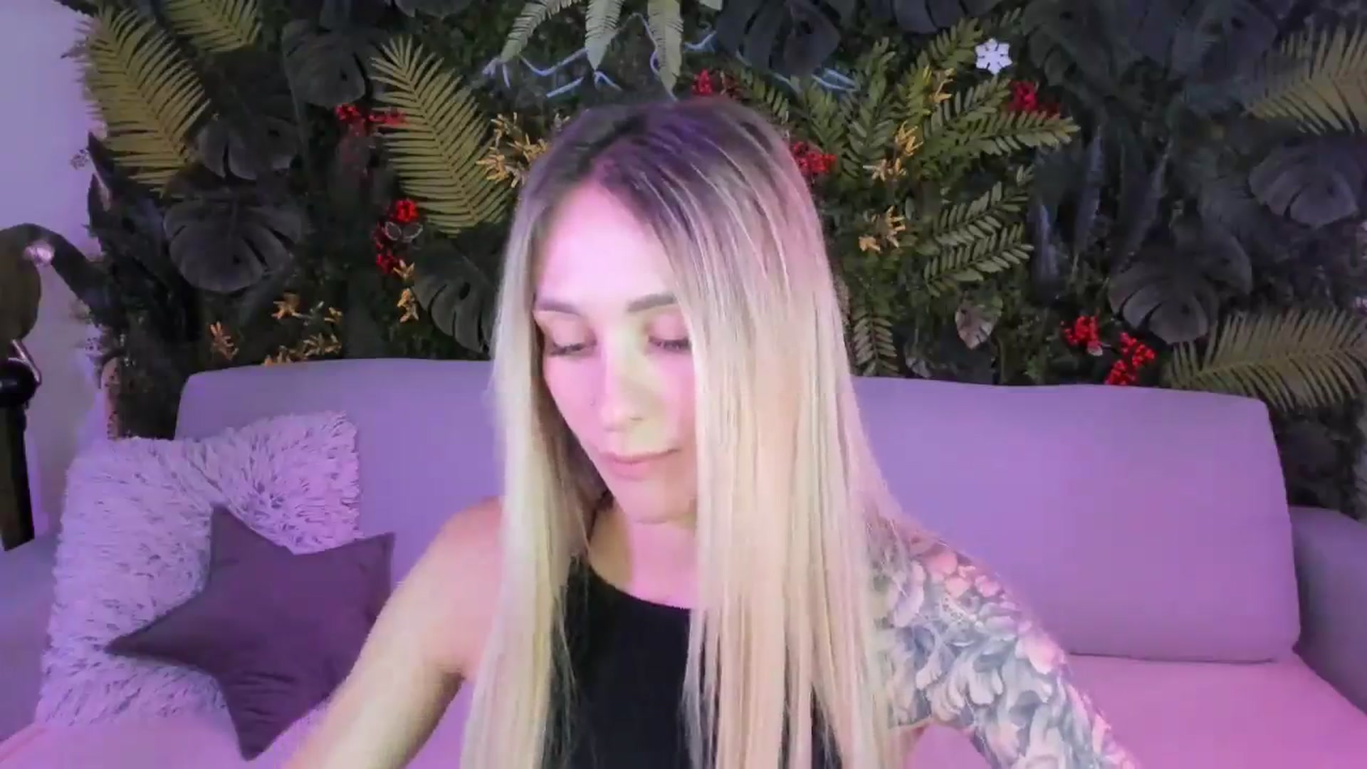Gallery image thumbnail from Horny_Blond's myfreecams stream on, 08/17/2025, 08:08 image 4 of 20