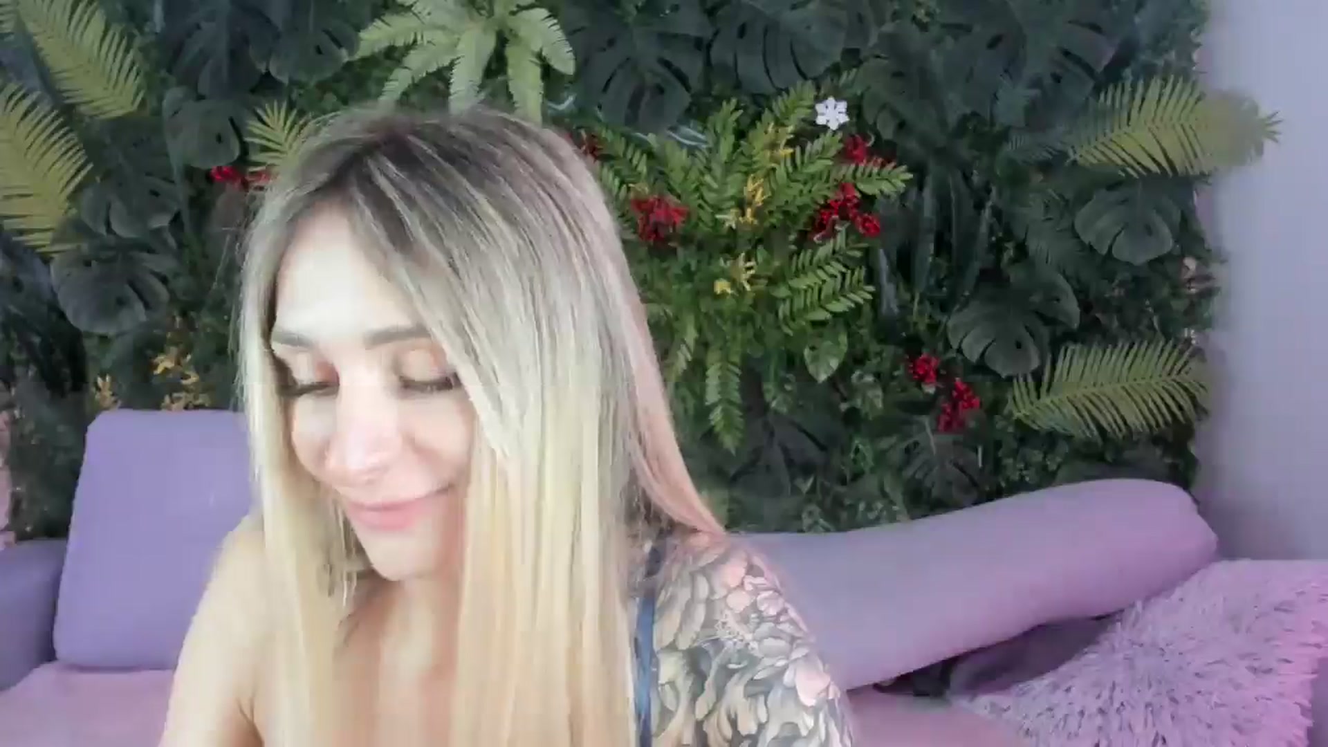 Gallery image thumbnail from Horny_Blond's myfreecams stream on, 09/06/2025, 09:28 image 4 of 20