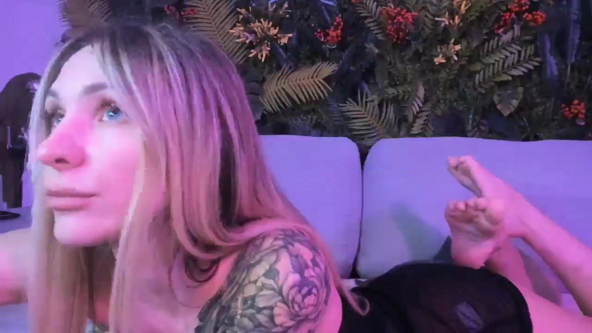 Gallery image thumbnail from Horny_Blond's myfreecams stream on, 09/16/2025, 09:09 image 14 of 20