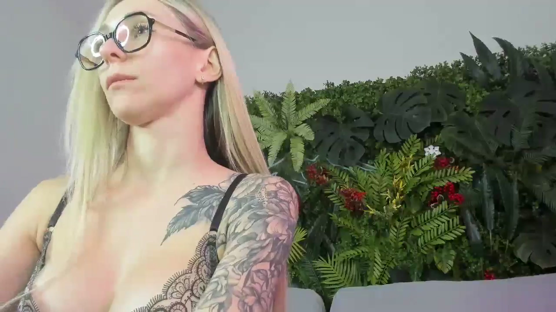 Gallery image thumbnail from Horny_Blond's myfreecams stream on, 09/28/2025, 12:49 image 19 of 20