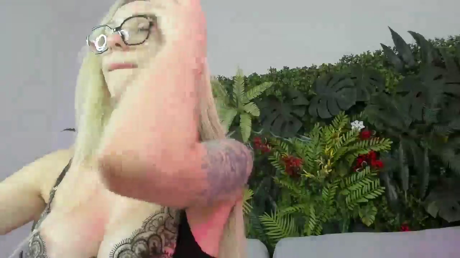 Gallery image thumbnail from Horny_Blond's myfreecams stream on, 09/28/2025, 12:49 image 18 of 20