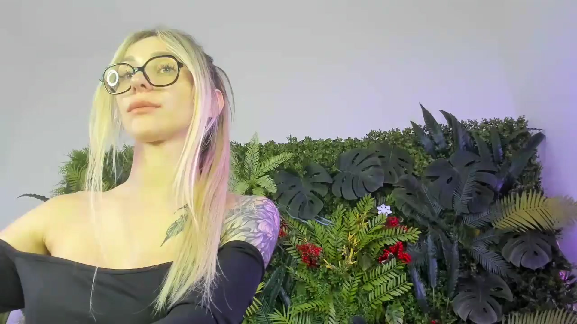 Gallery image thumbnail from Horny_Blond's myfreecams stream on, 10/13/2025, 10:40 image 19 of 20