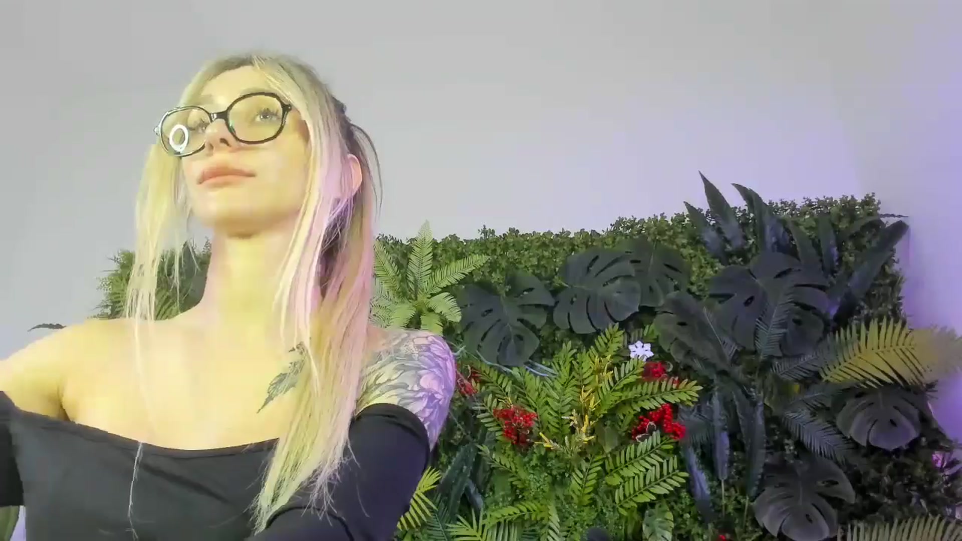 Gallery image thumbnail from Horny_Blond's myfreecams stream on, 10/13/2025, 10:40 image 20 of 20