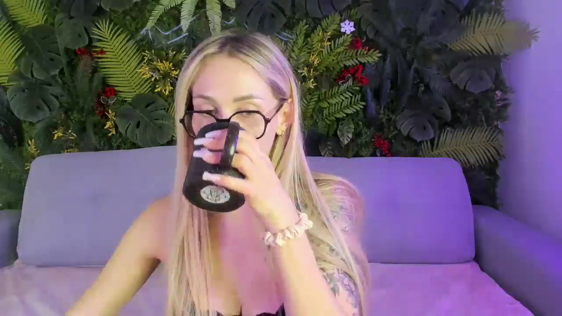 Gallery image thumbnail from Horny_Blond's myfreecams stream on, 10/17/2025, 08:32 image 7 of 20