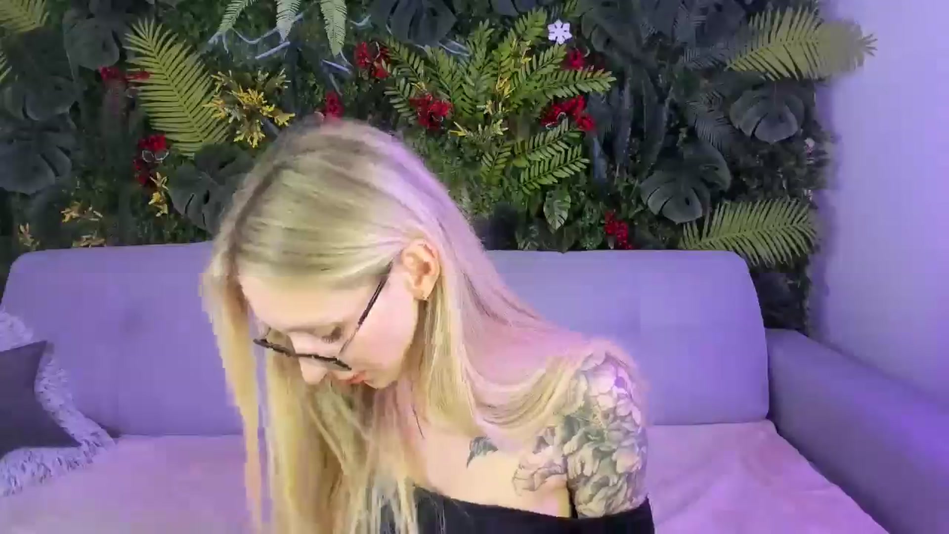 Gallery image thumbnail from Horny_Blond's myfreecams stream on, 10/18/2025, 09:18 image 5 of 20