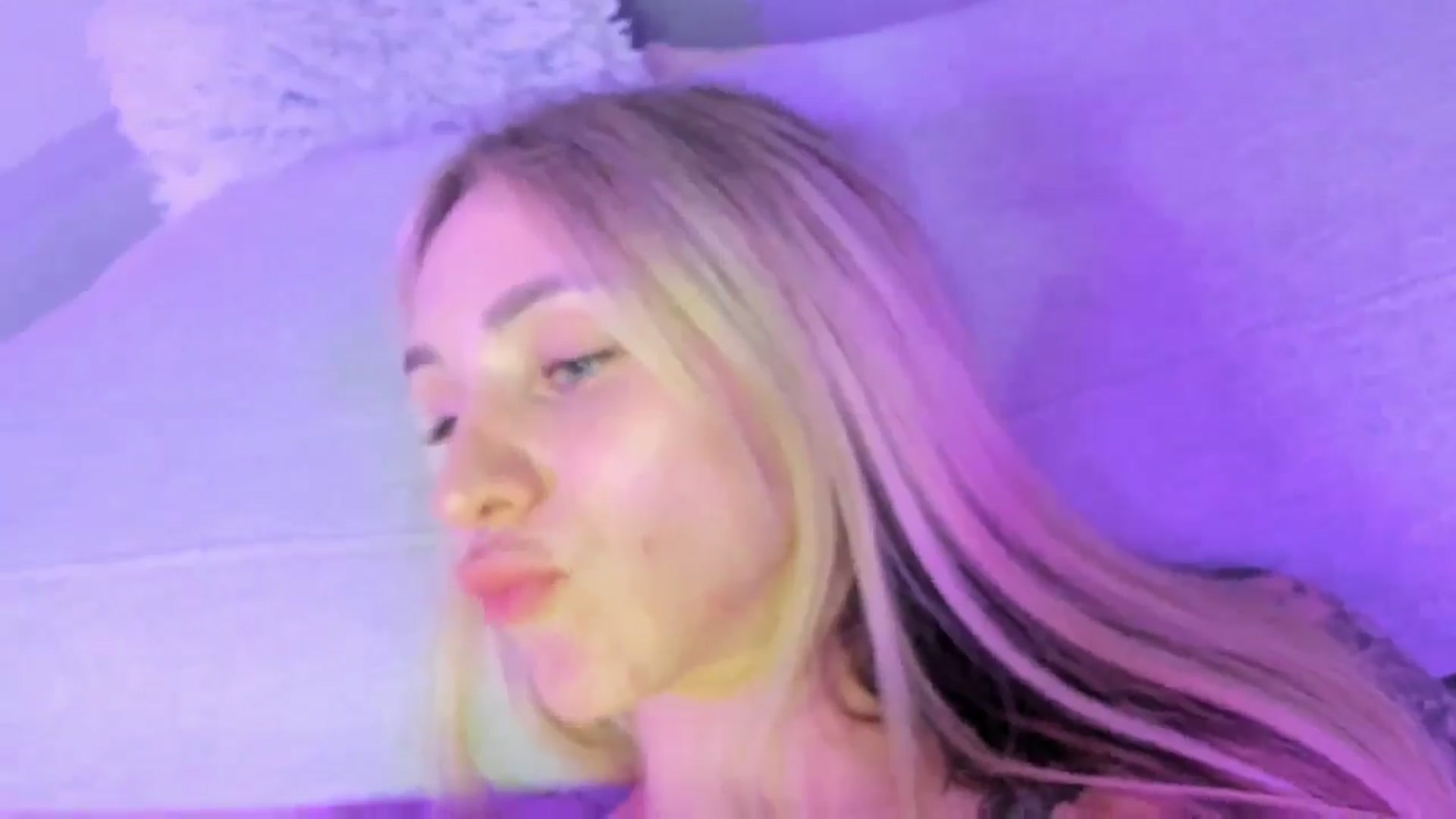 Gallery image thumbnail from Horny_Blond's myfreecams stream on, 10/18/2025, 12:33 image 8 of 20