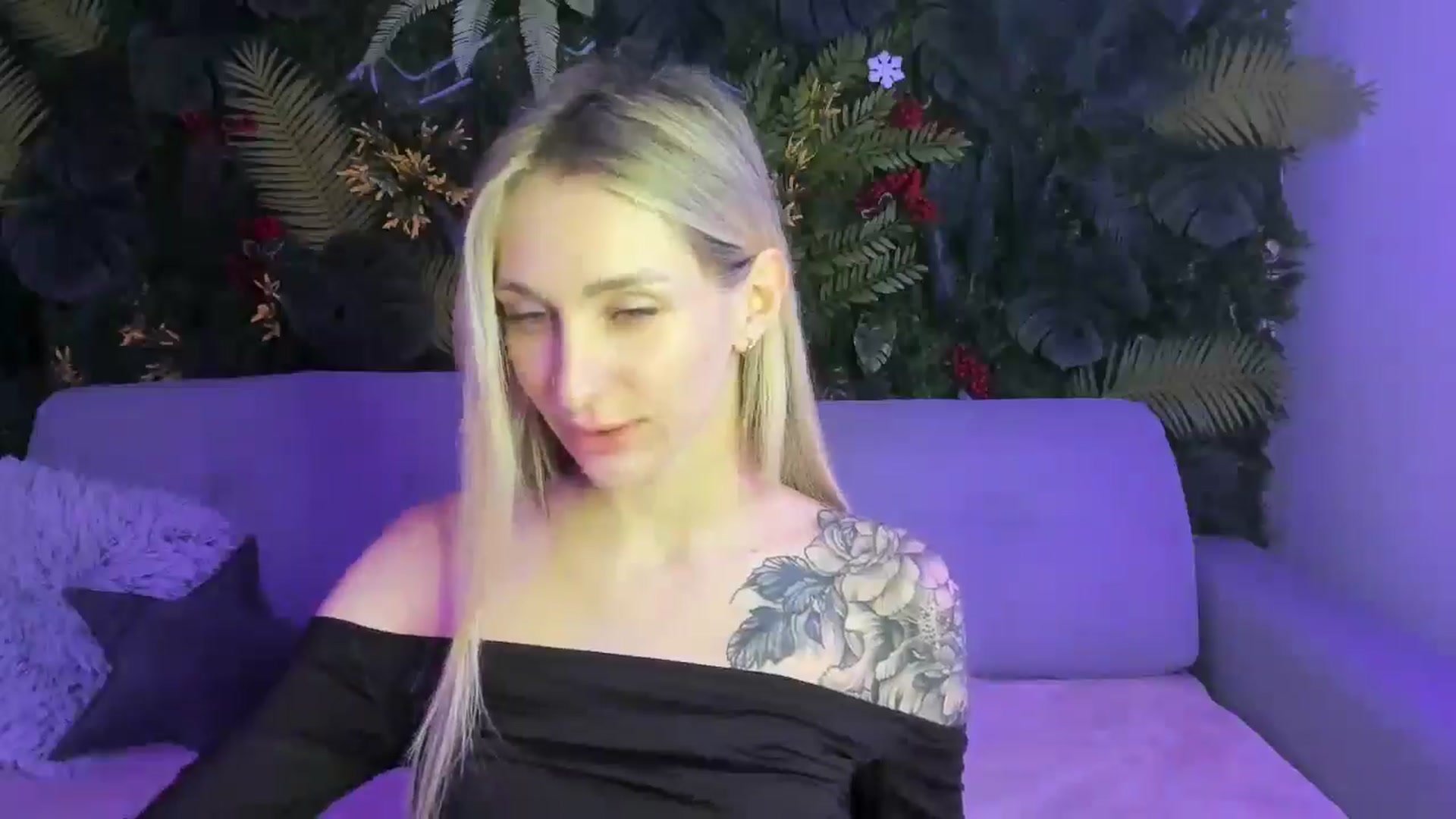 Gallery image thumbnail from Horny_Blond's myfreecams stream on, 10/19/2025, 08:41 image 5 of 20