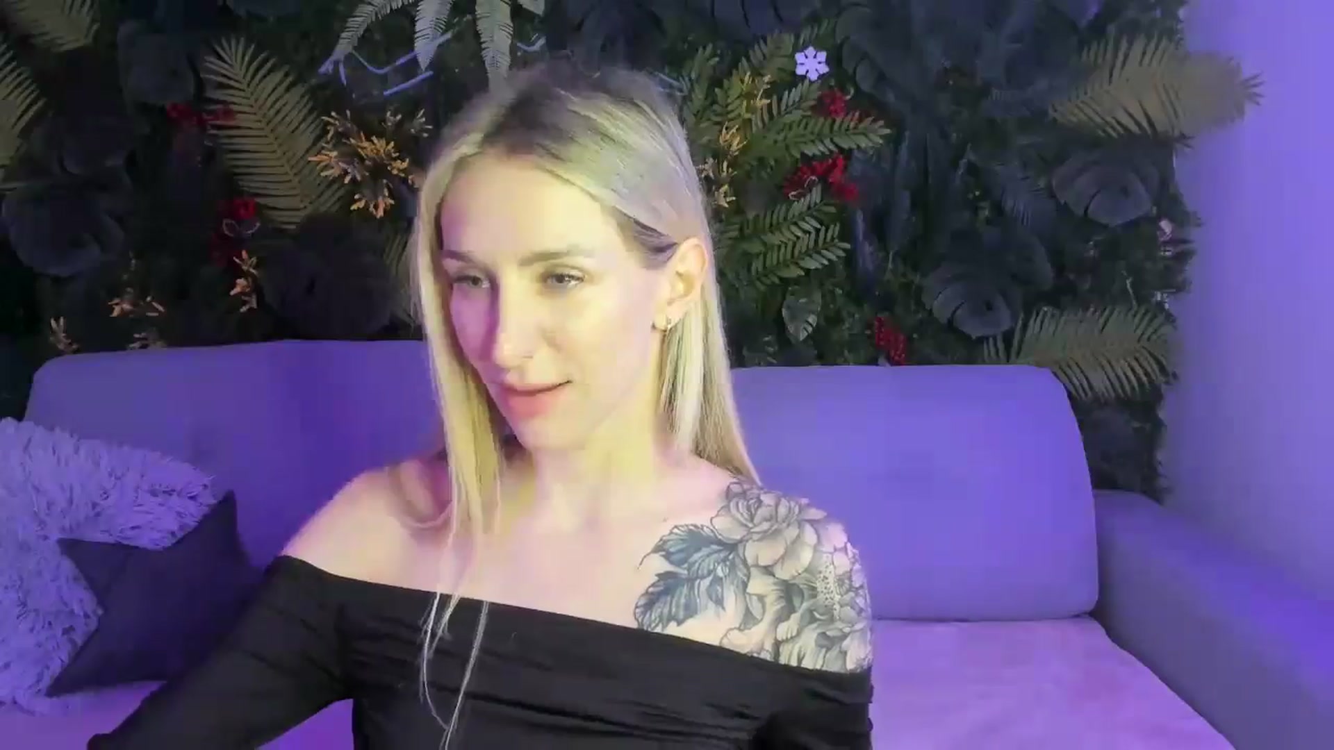 Gallery image thumbnail from Horny_Blond's myfreecams stream on, 10/19/2025, 08:41 image 6 of 20