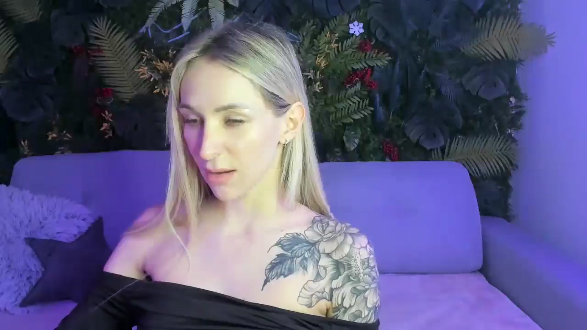 Gallery image thumbnail from Horny_Blond's myfreecams stream on, 10/19/2025, 08:41 image 7 of 20